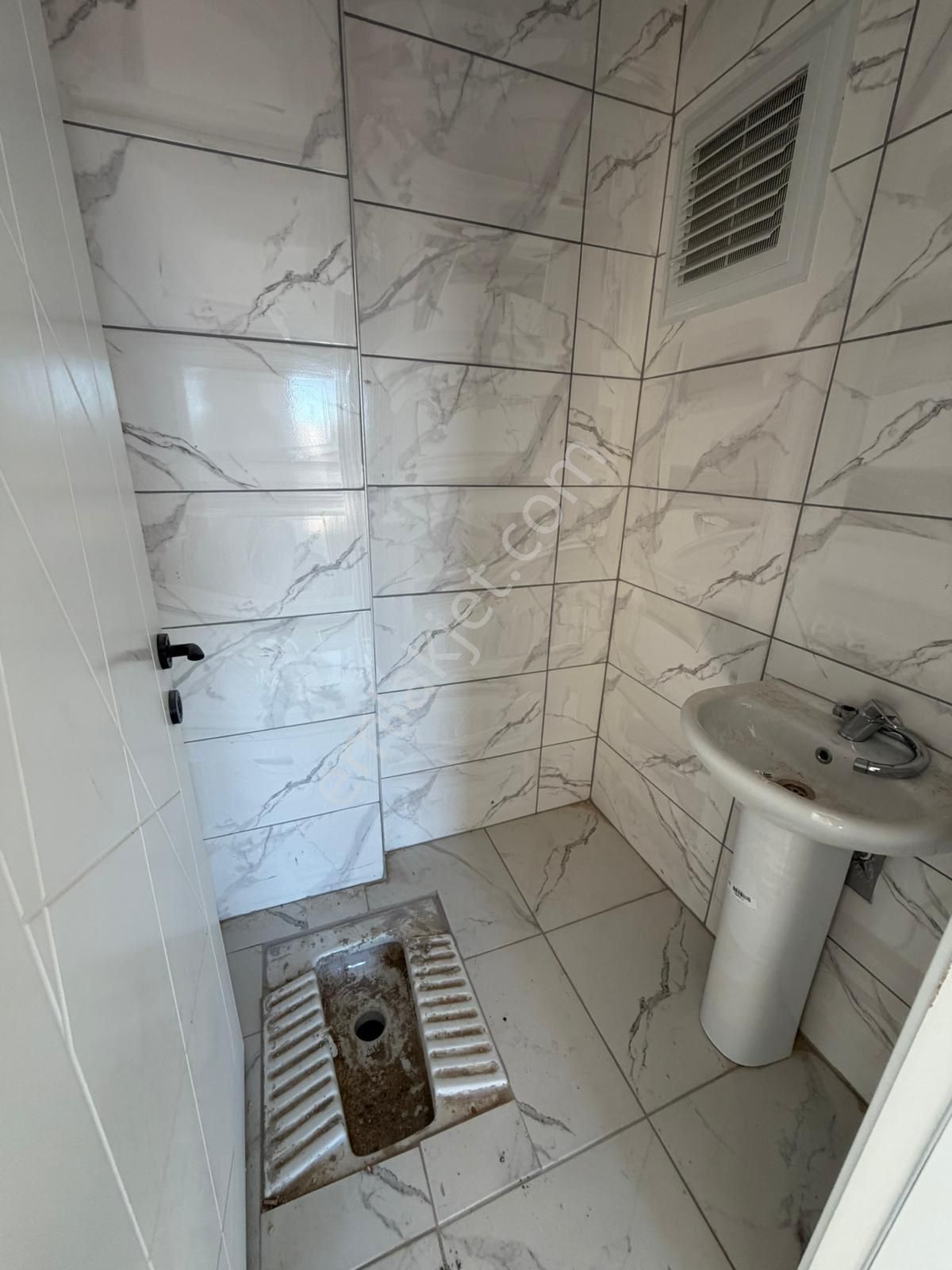 Tramwaya Yürüme Mesafesinde Katta Herşeyi Ayrı 2+1 Fırsat Daire - Görsel 11