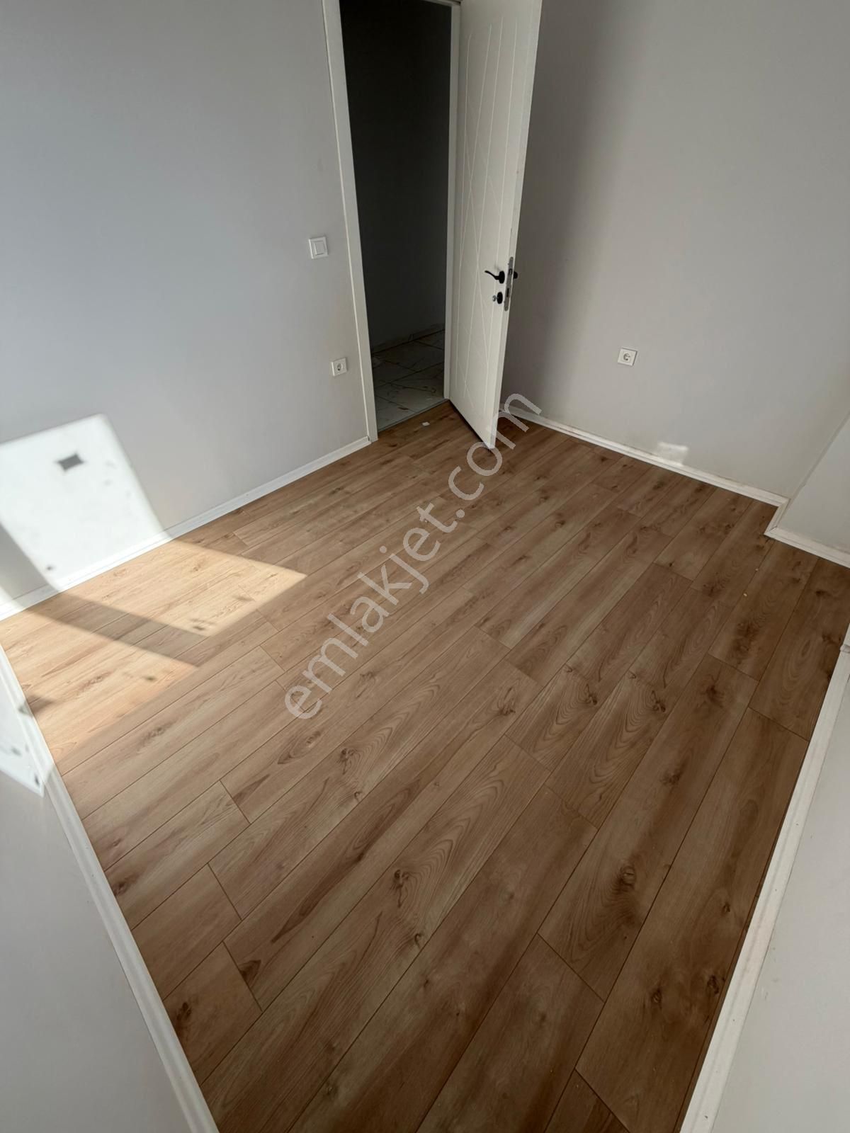 Tramwaya Yürüme Mesafesinde Katta Herşeyi Ayrı 2+1 Fırsat Daire - Görsel 3