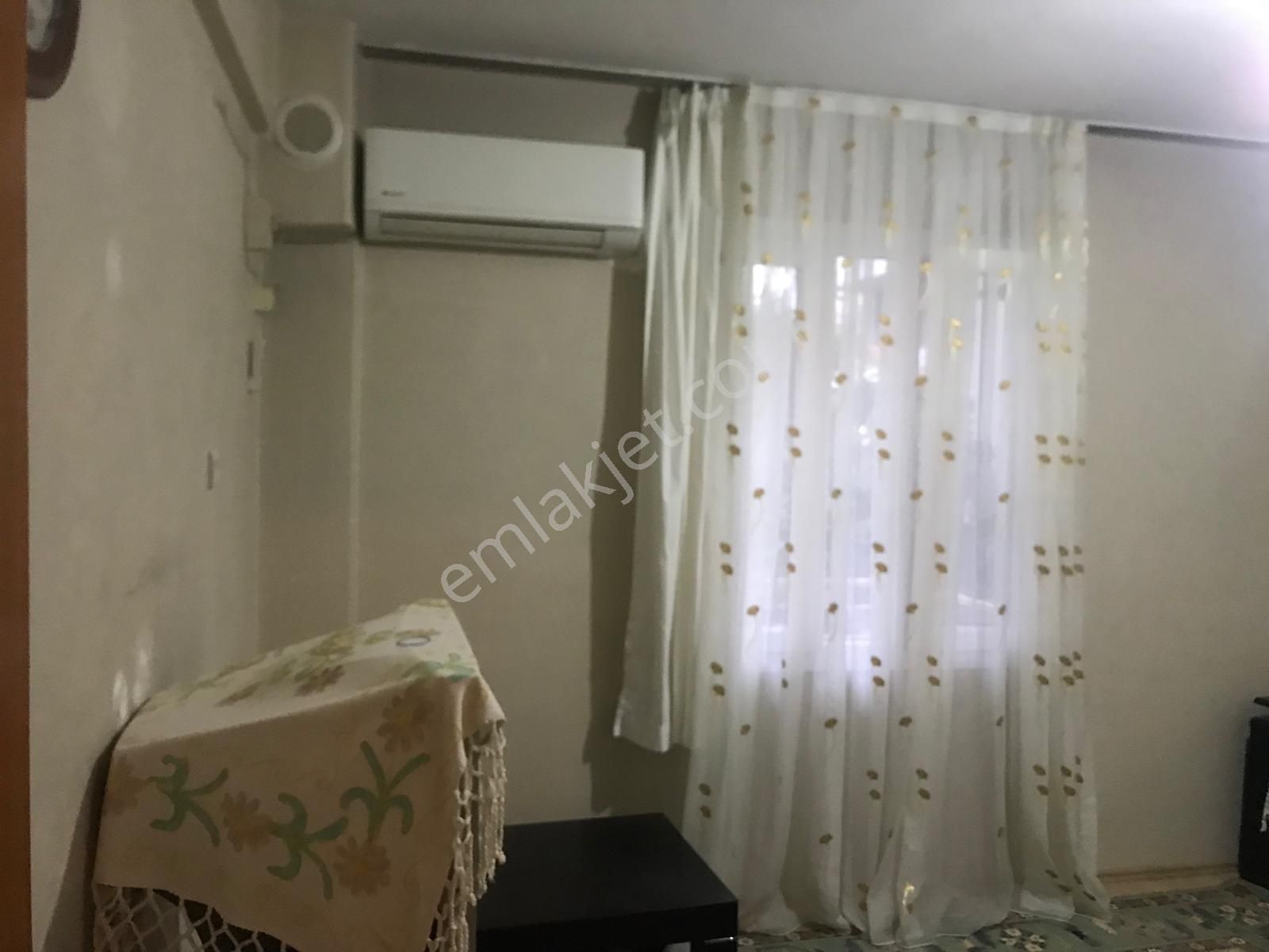 Buca Hasan Parkına Yakın Merkezi Konumda 2+1 Eşyalı Daire - Görsel 2