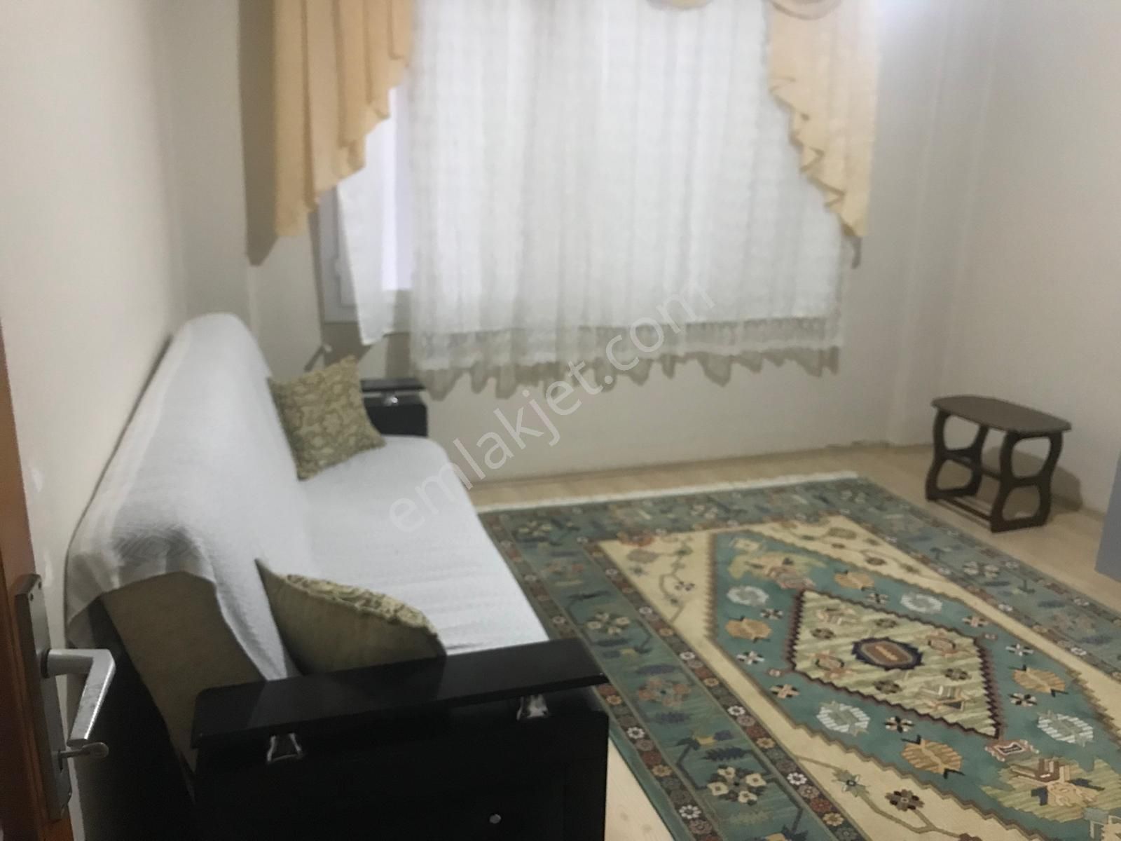 Buca Hasan Parkına Yakın Merkezi Konumda 2+1 Eşyalı Daire