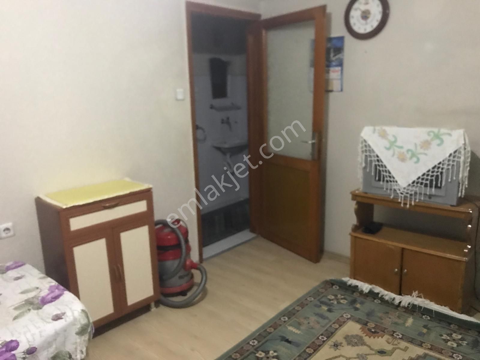 Buca Hasan Parkına Yakın Merkezi Konumda 2+1 Eşyalı Daire - Görsel 5