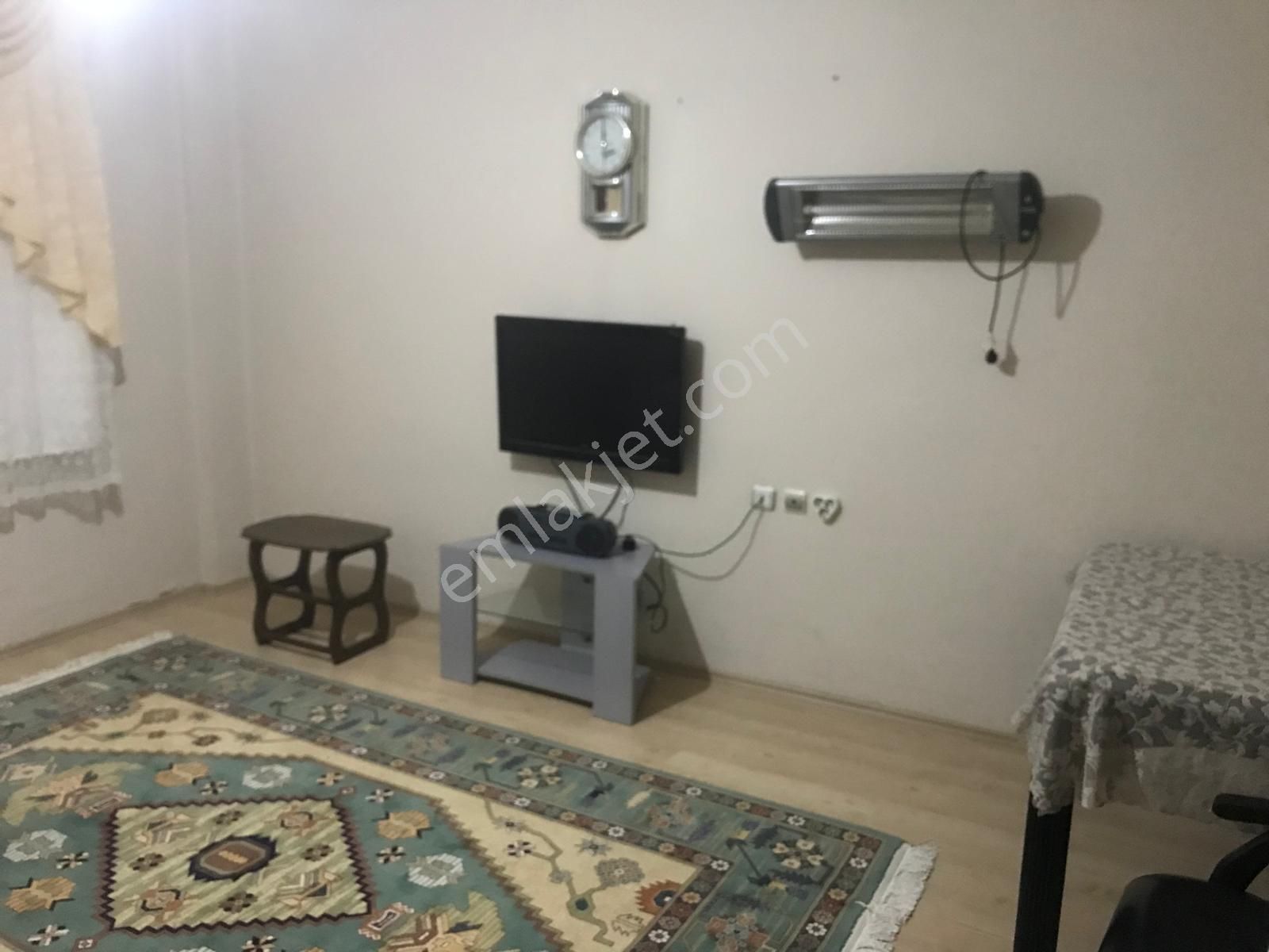 Buca Hasan Parkına Yakın Merkezi Konumda 2+1 Eşyalı Daire - Görsel 3