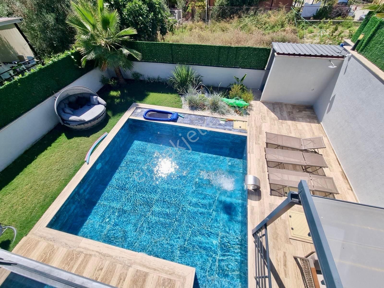 Kuşadası Karaovada 5+2 Villa - Görsel 35