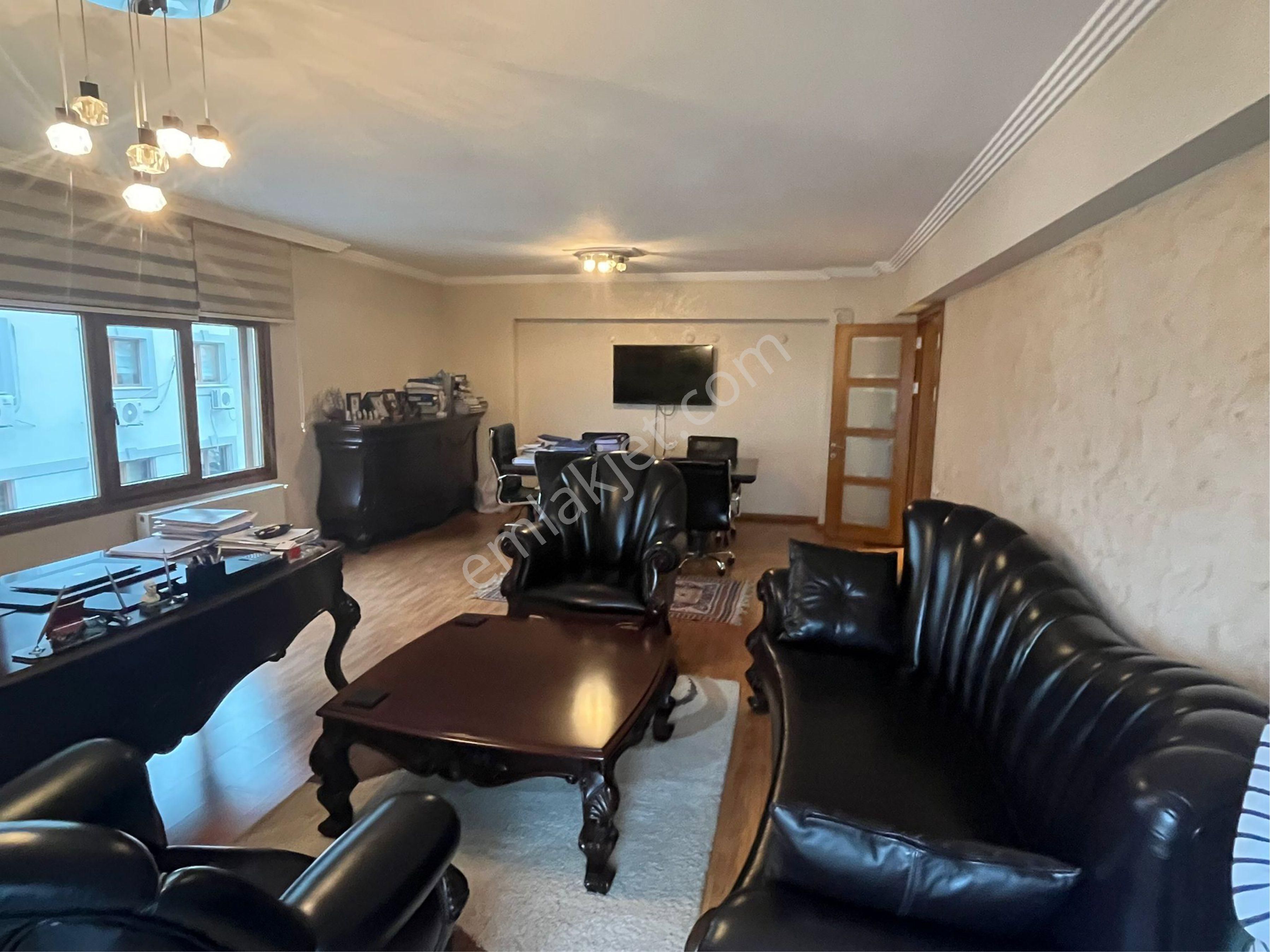 240 M2 4+1 Bölgenin En Geniş Dairelerinden - Görsel 2