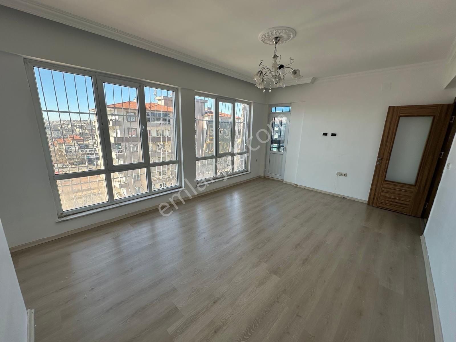 Kare’den Eski Sultana Hastane Civarında Bakımlı 2+daire.