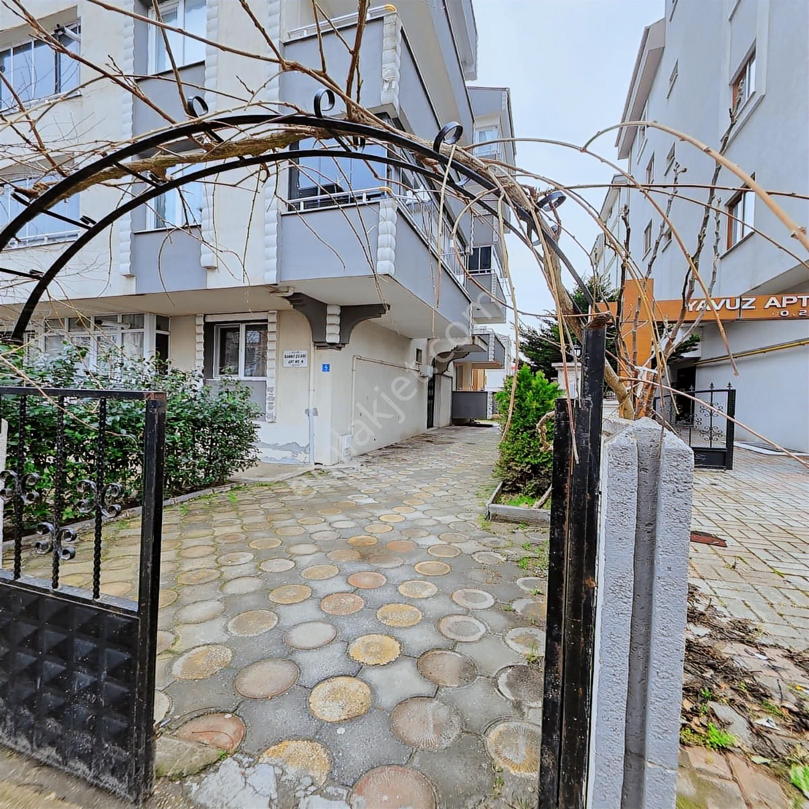Merkezi Konumda 3+1 Ön Cephe Bakımlı Daire Yüksek Kredi İmkanı - Görsel 21