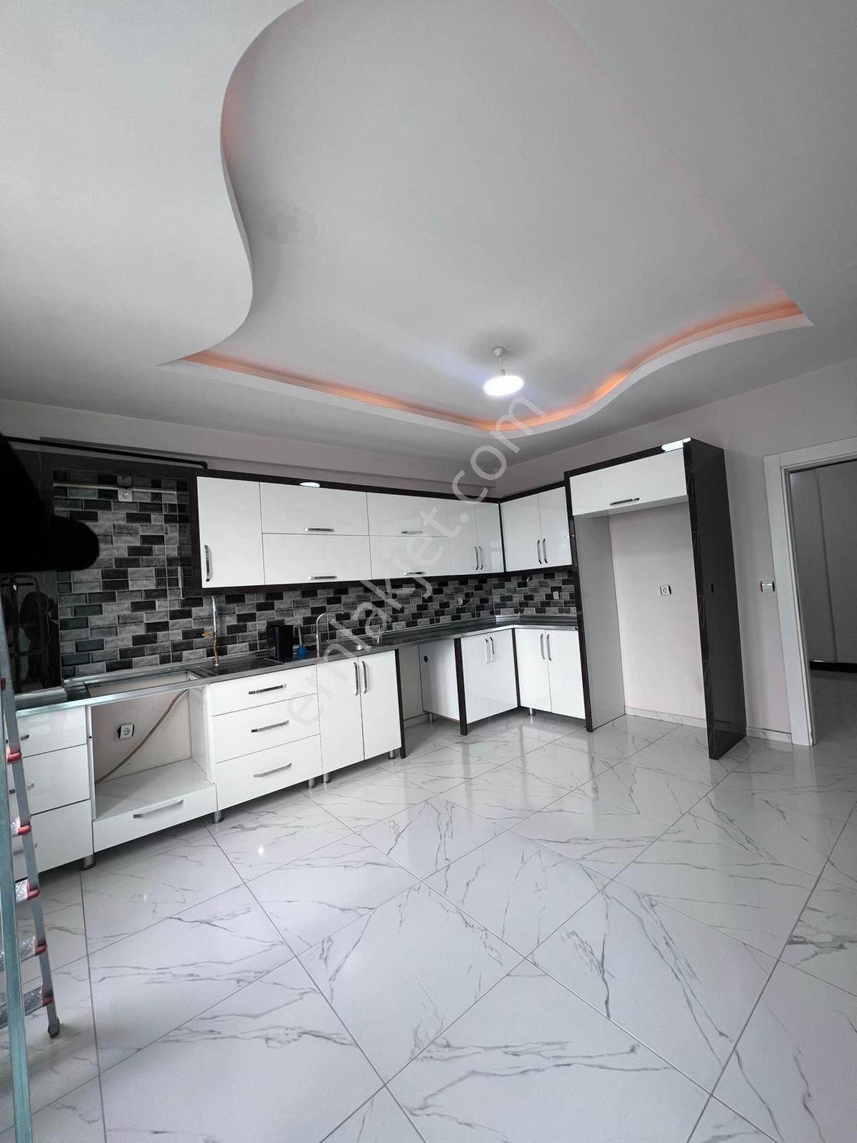 Makro Life Gayrimenkul'den Fabrika Mahallesi Amerikan Koleji Yanında Acil Kiralık 3+1 Daire - Görsel 10