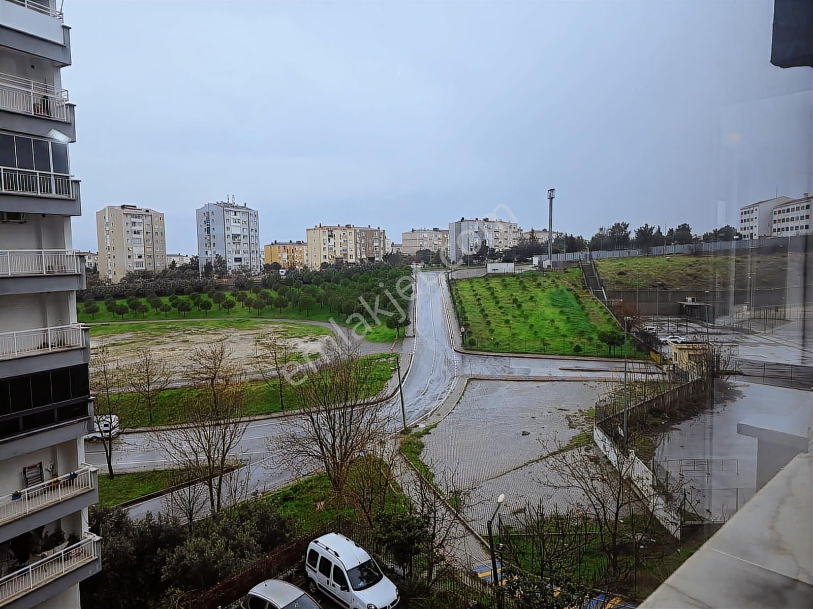 Buca Cumhuriyet Mah De Ara Kat 3+1 D.gazlı Kiralık Daire - Görsel 2