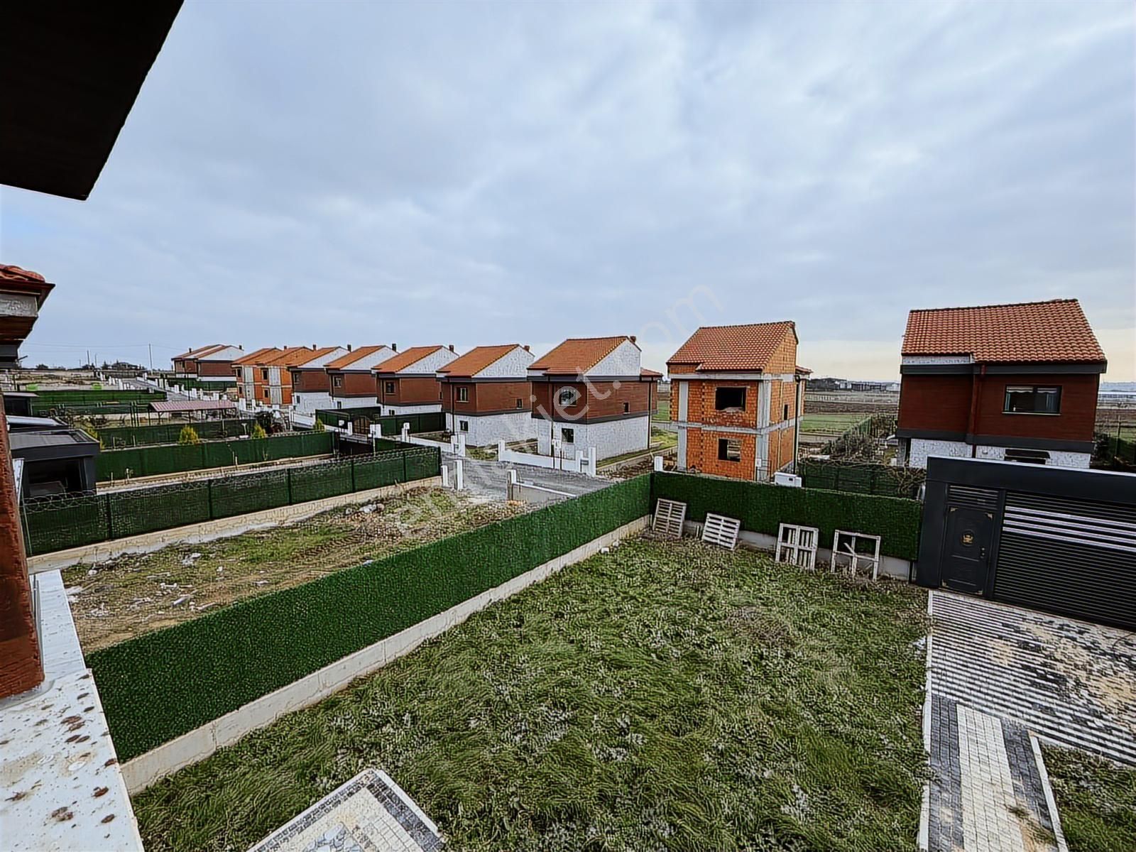 Silivri Ortaköy'de Site İçinde 2.5 Katlı Satılık Özel Villa - Görsel 31