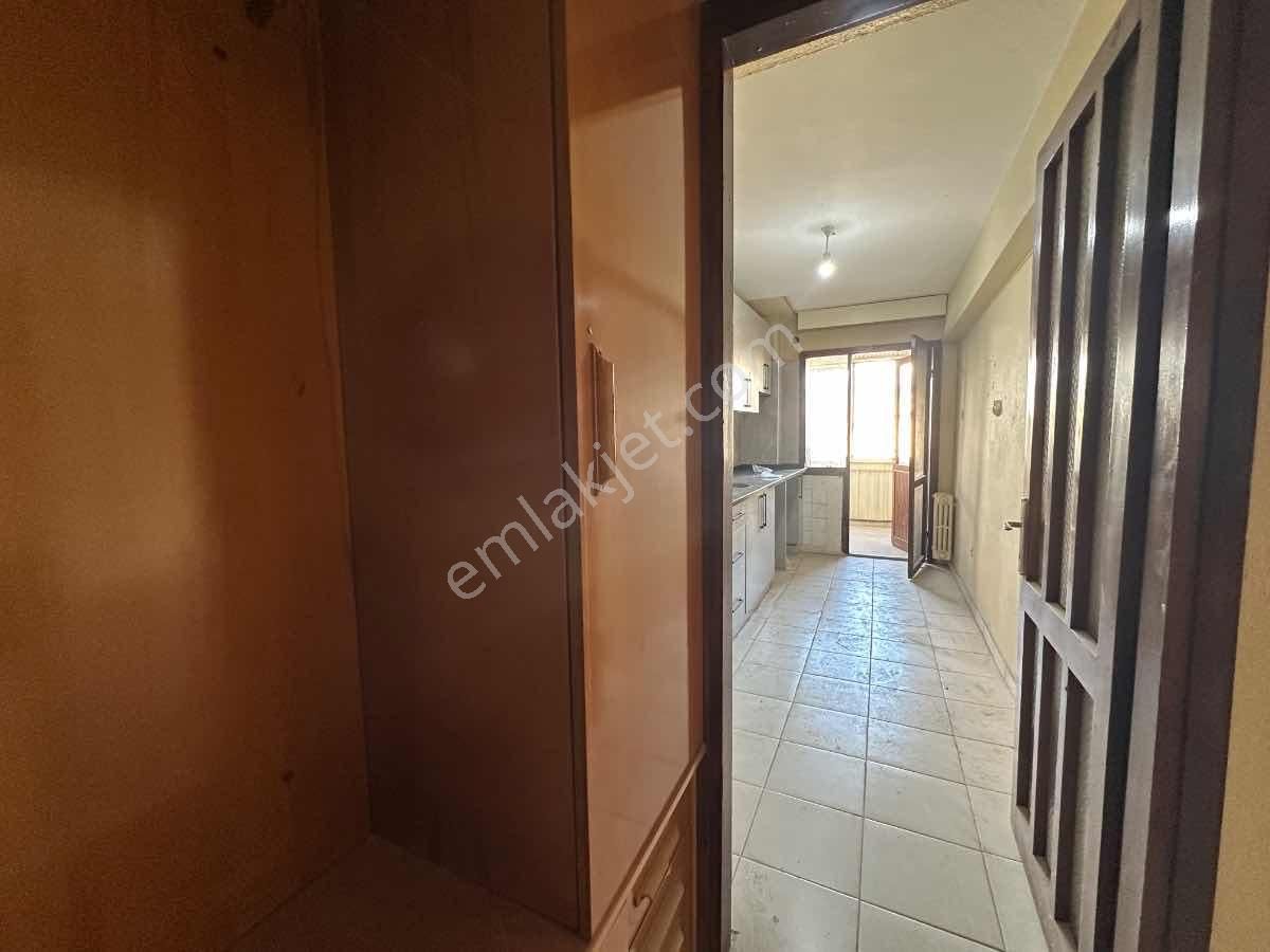 Bostanlı Merkezde | 4. Kat | 3 Balkonlu | Geniş Mutfaklı Kiralık Daire - Görsel 16