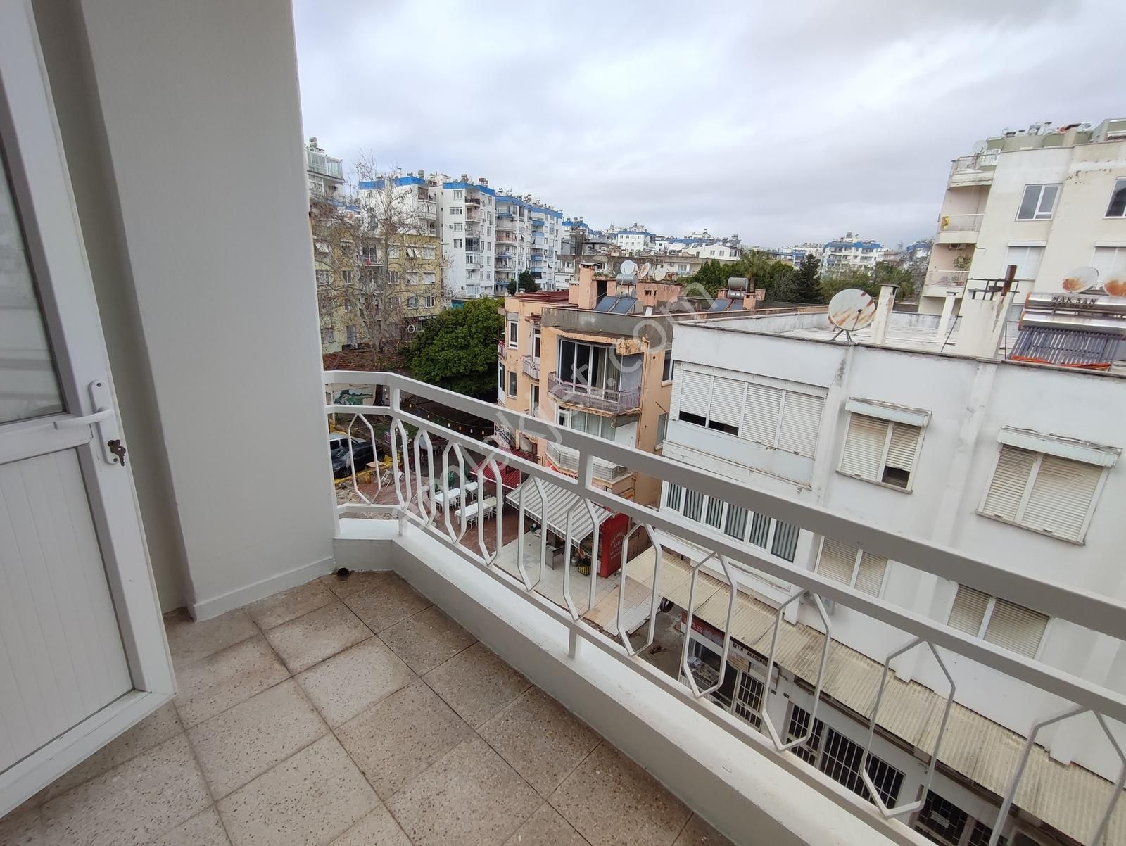 Kışla Mh'de Tam Merkezde Çok Geniş 2+1 Kiralık Daire - Görsel 16