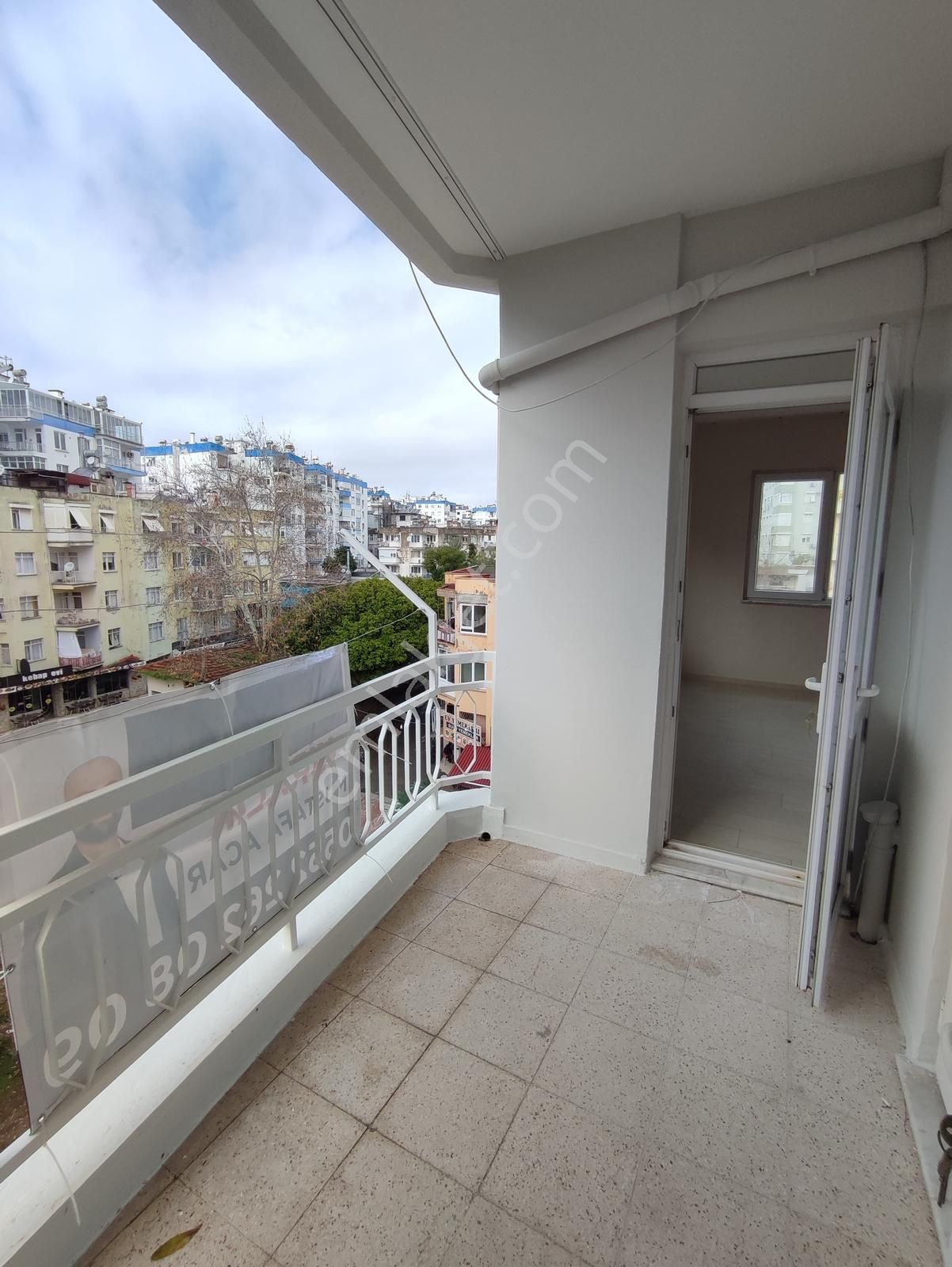 Kışla Mh'de Tam Merkezde Çok Geniş 2+1 Kiralık Daire - Görsel 5