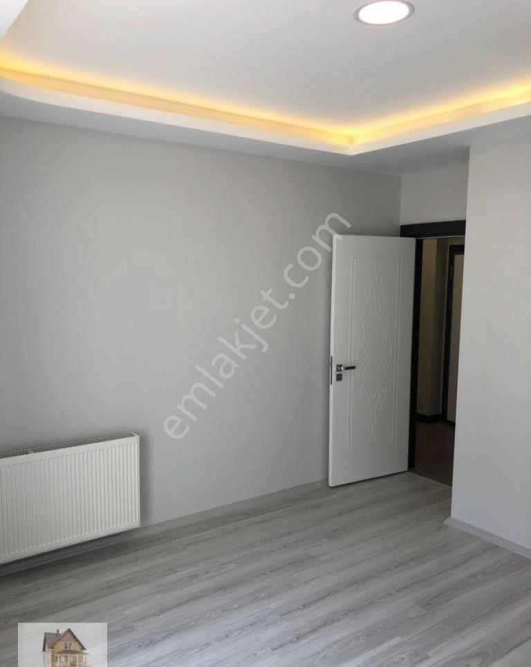 Üçyol Metroya 2 Dk Yürmü Mesafesinde Yakını Yeni Bina 2+1 80 M2 Otoparklı Daire - Görsel 8