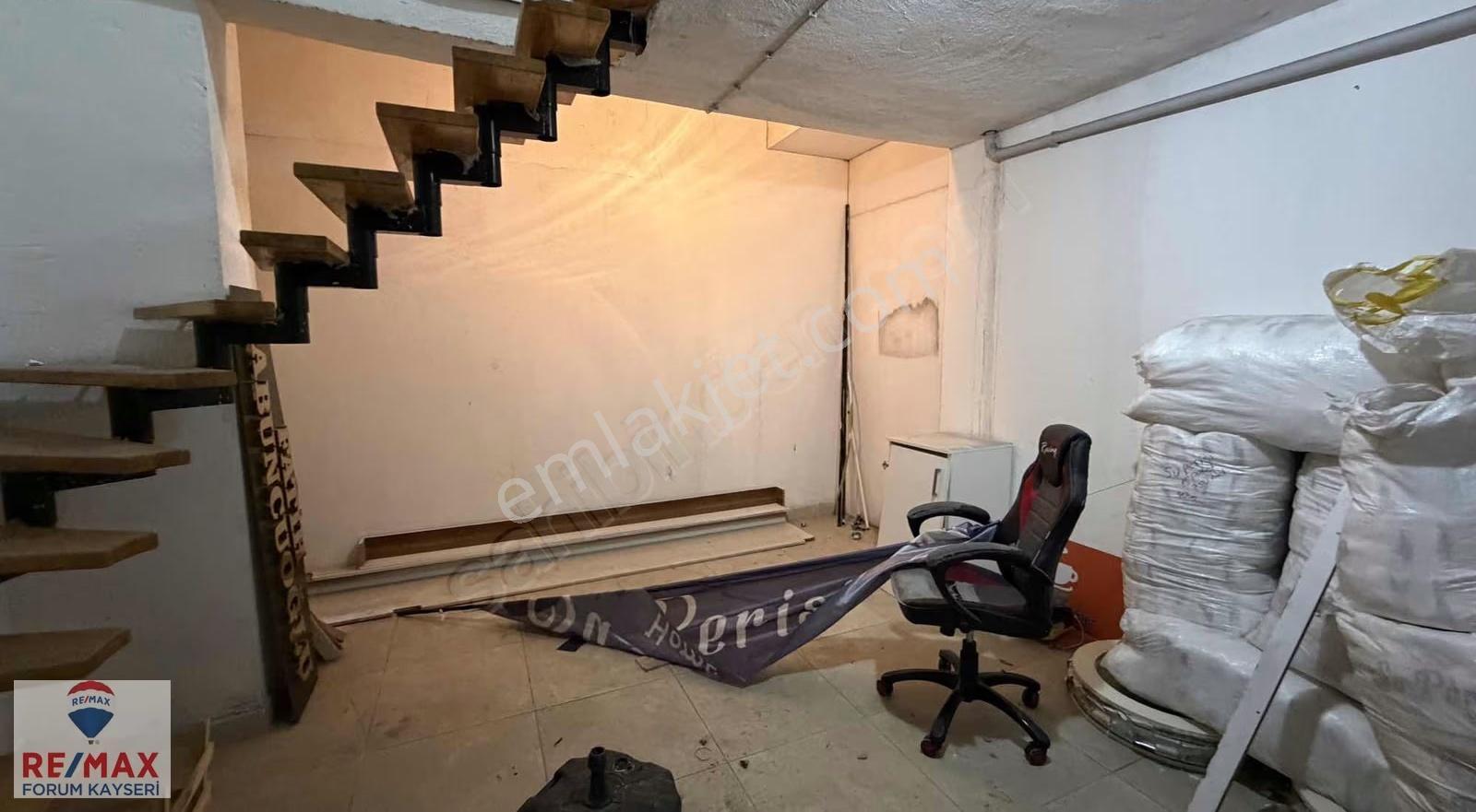 Uğurevlerde Hazır Kurulu Devren Ev Tekstil Mağazası - Görsel 14