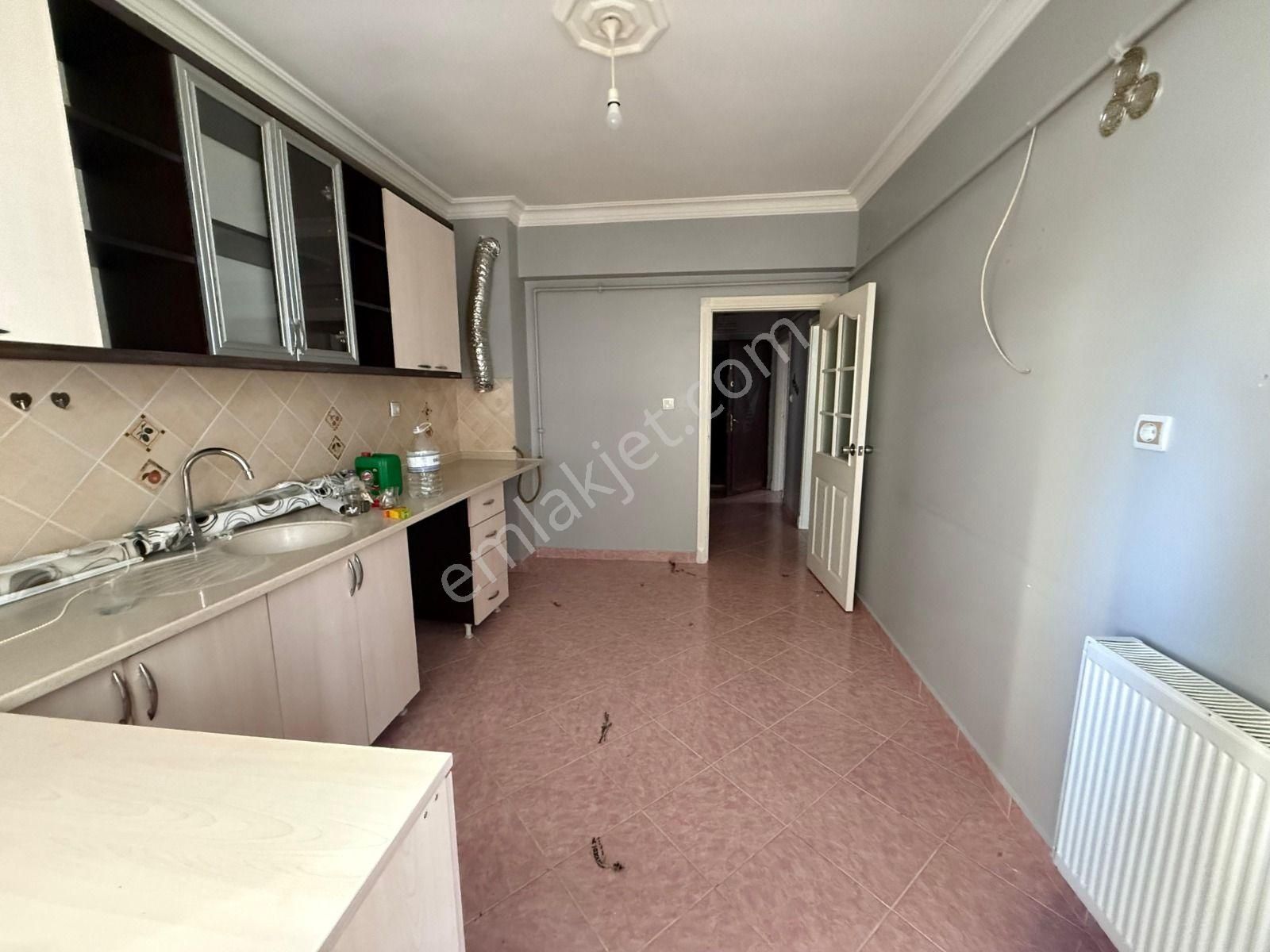 Bağlum Hisar Mah. Kat Konumlu Altı Daire Geniş 3+1 Kiralık Daire - Görsel 24