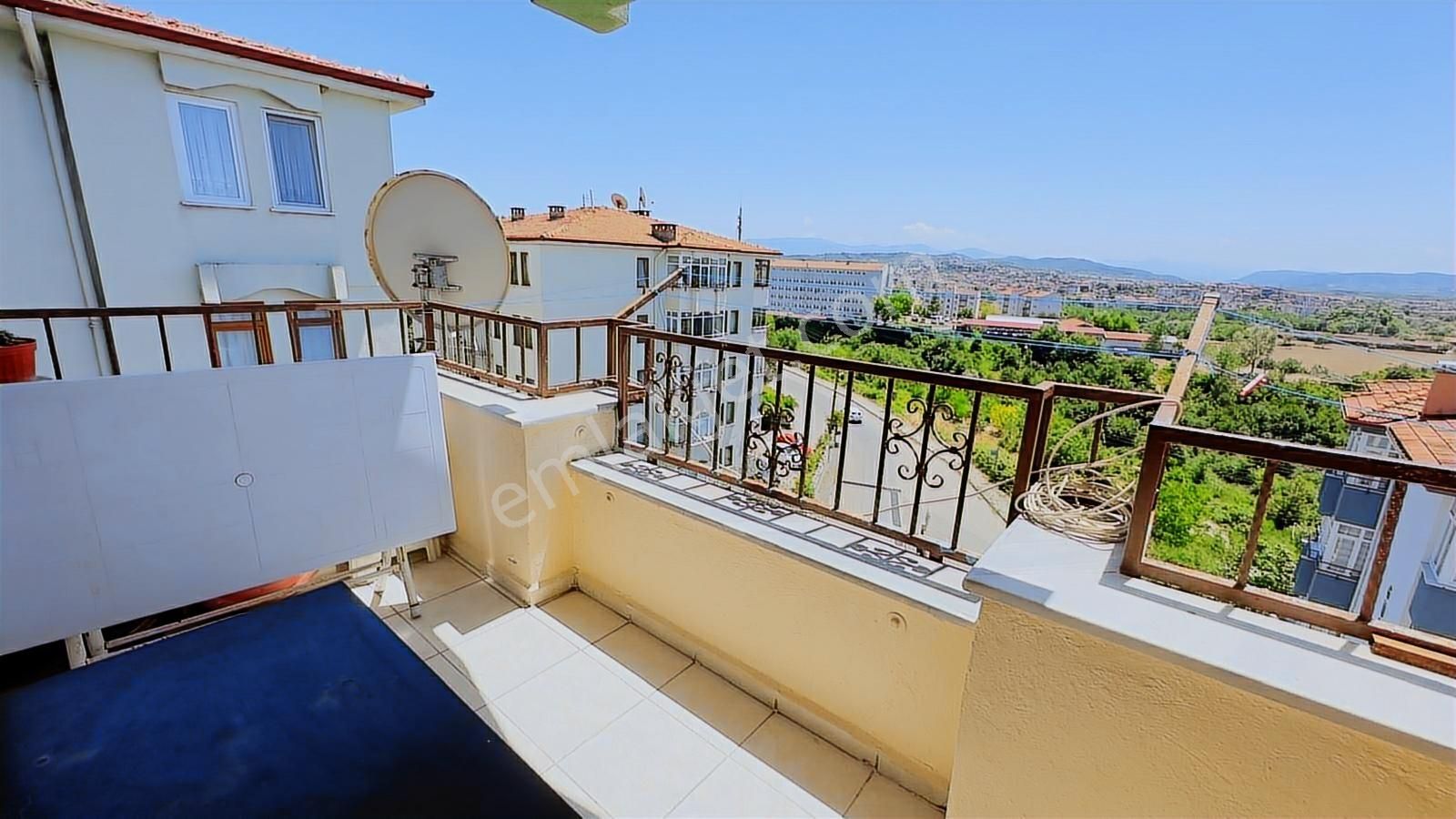 Merkez Orduyeri Site İçinde Satılık Arakat 3+1 Daire Ön Cephe - Görsel 8