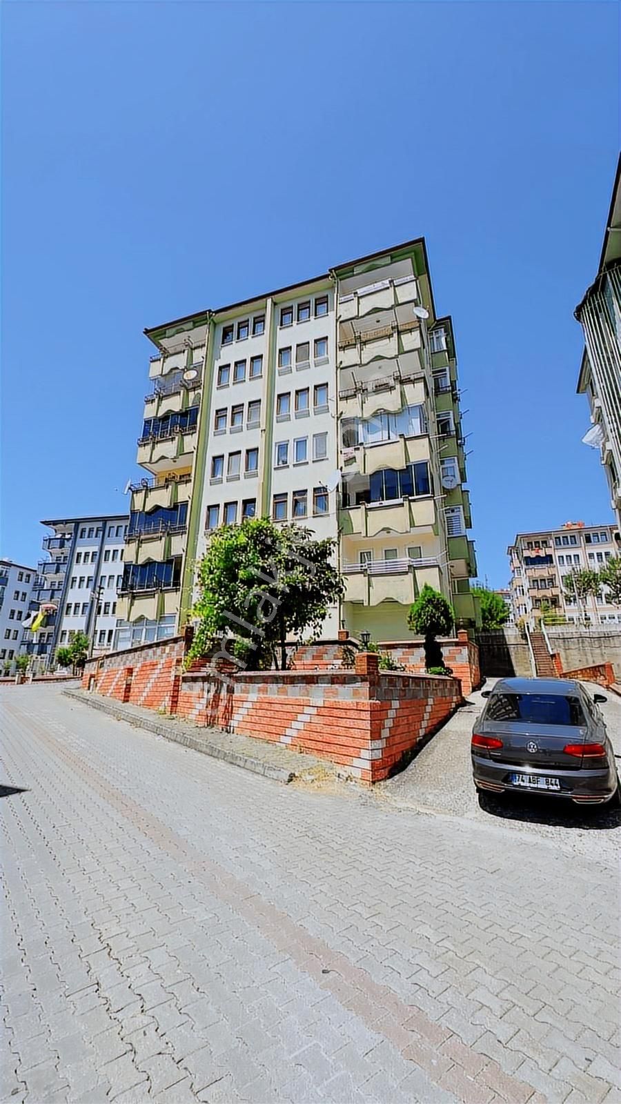 Merkez Orduyeri Site İçinde Satılık Arakat 3+1 Daire Ön Cephe