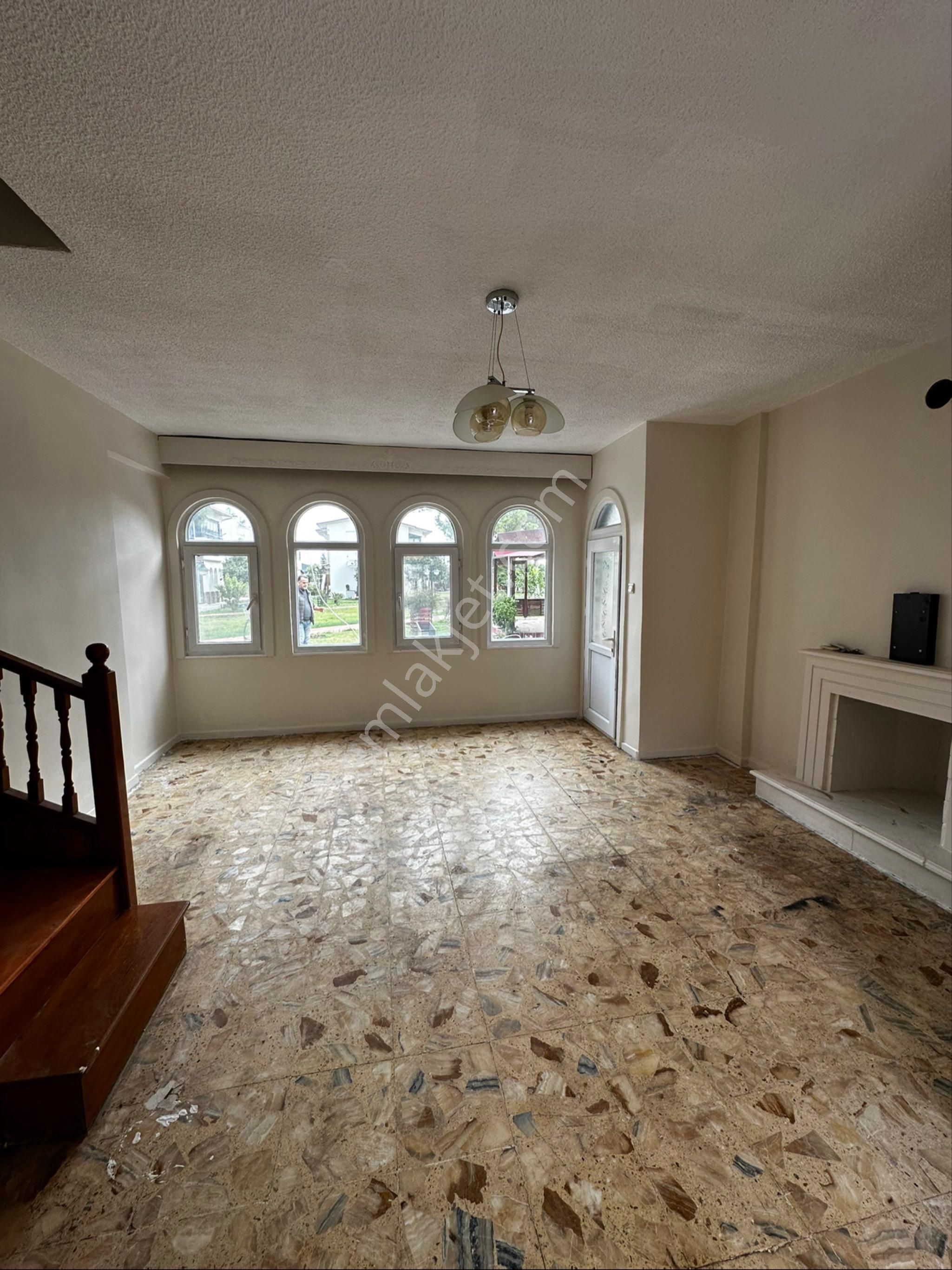 Sahibinden Çesmeli Denize Sifir Site Içi Bahçeli 2+1 Villa - Görsel 9