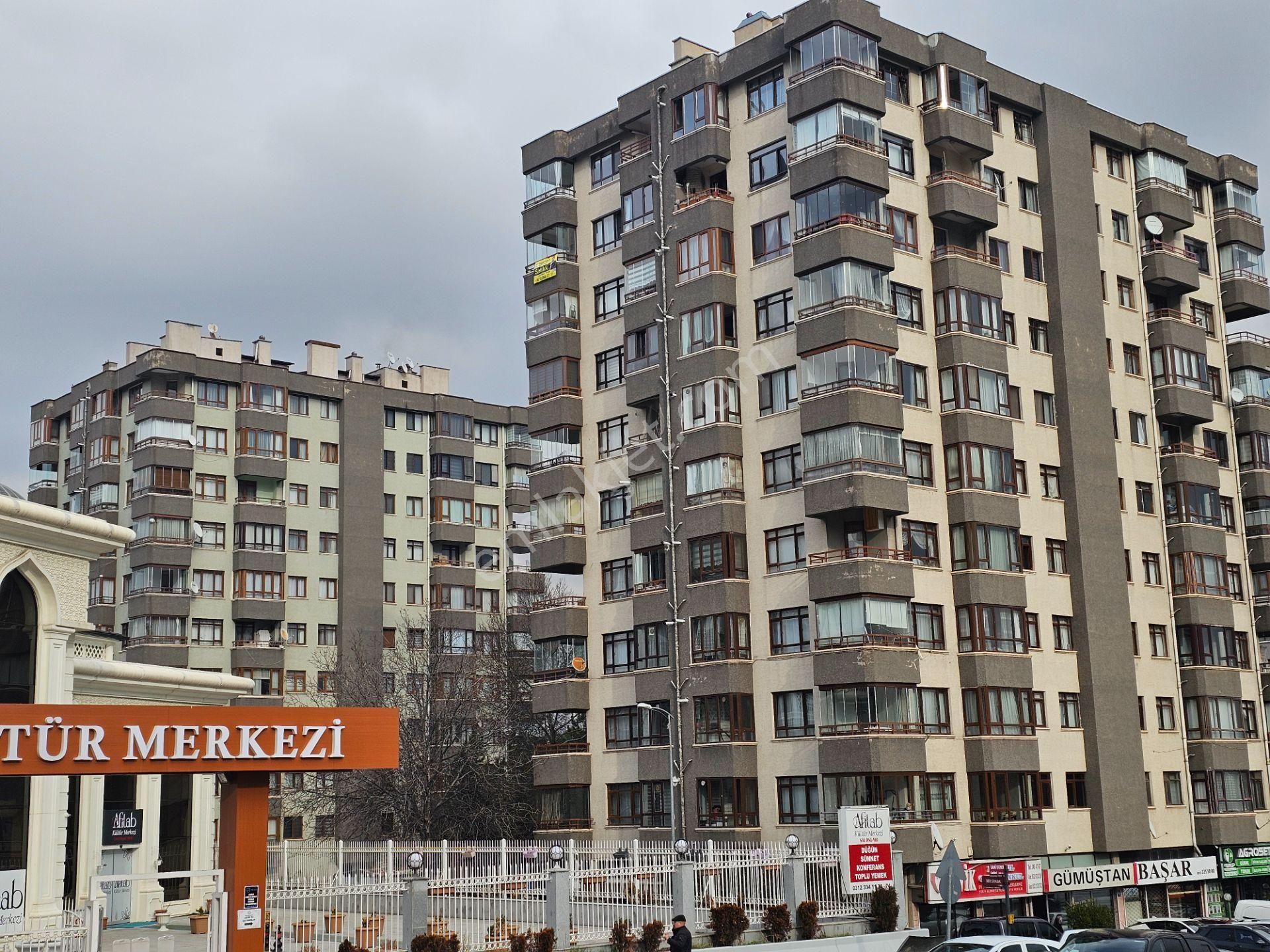 Bağdat Caddesi Yakını Yenimahalle Demetevlerde Köklü Sitede
