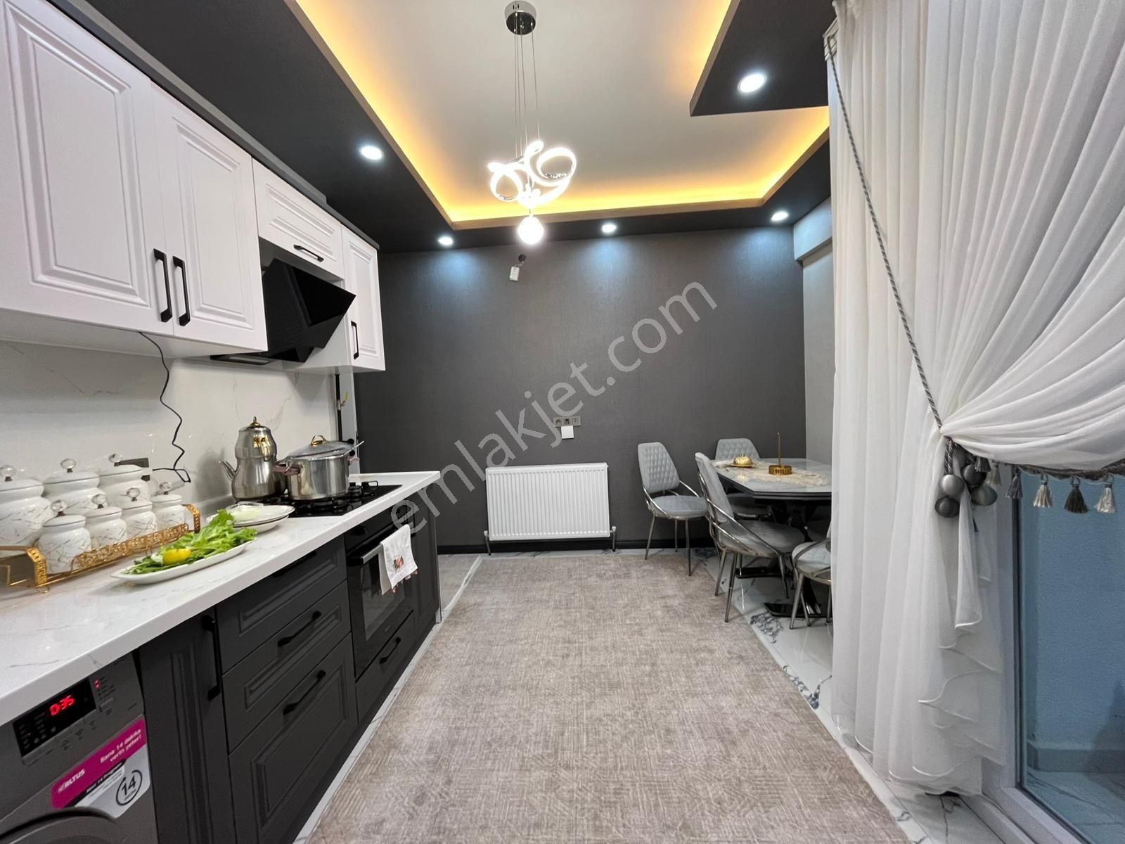 Ataparkta Merkezi Konumda Çift Balkonlu Sıfır Bina - Görsel 13