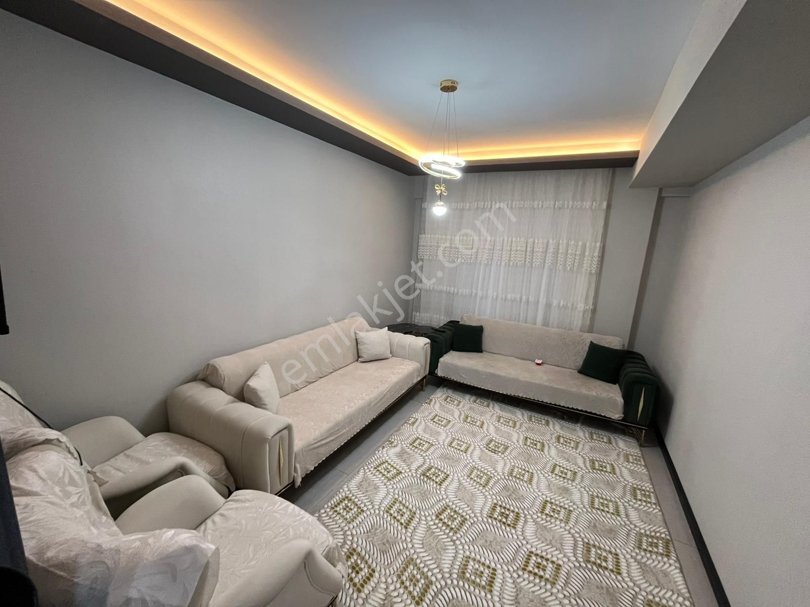 Ataparkta Merkezi Konumda Çift Balkonlu Sıfır Bina