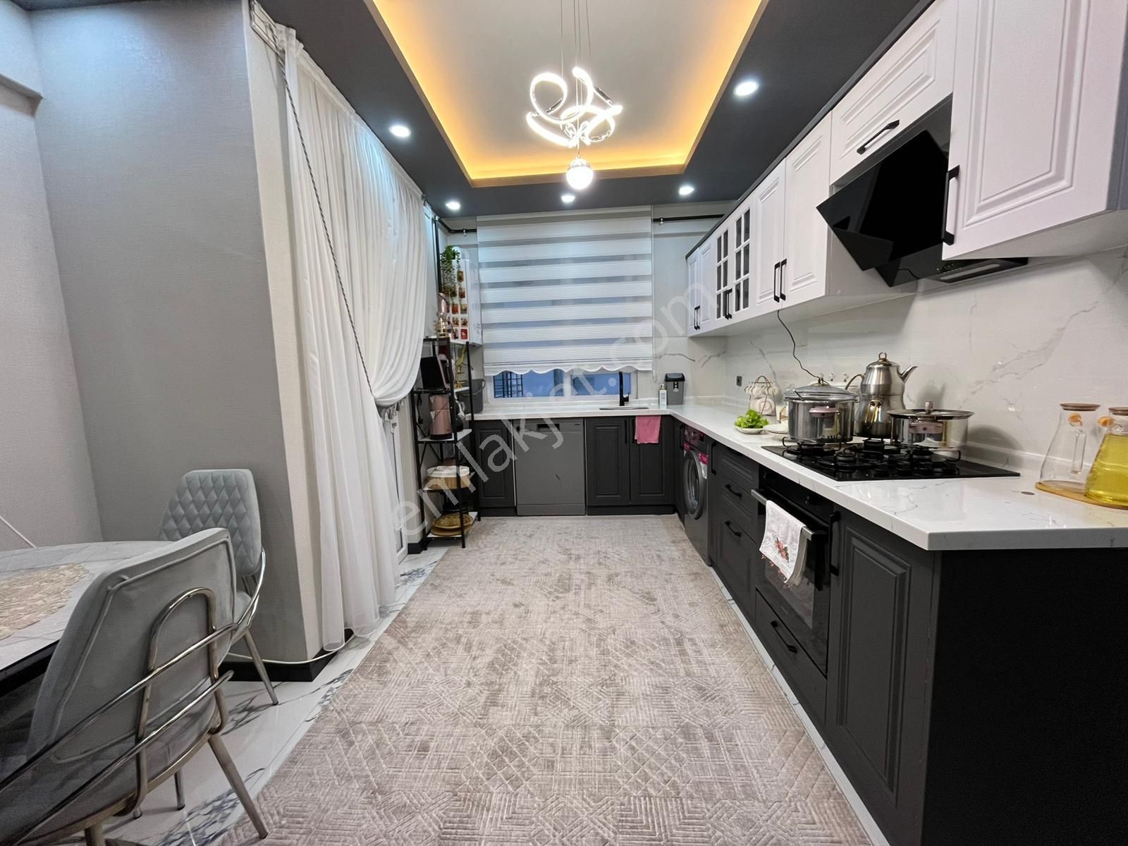 Ataparkta Merkezi Konumda Çift Balkonlu Sıfır Bina - Görsel 9