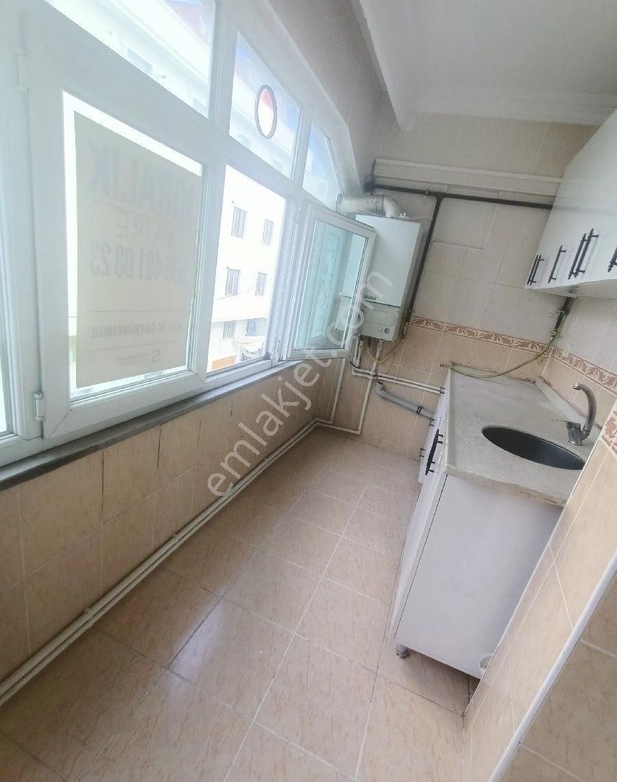 Arnavutköy Anadolu Mahallesi'nde Kiralık 2+1 Ara Kat Daire Metro Durağanı Hastane Merkeze Çok Yakın - Görsel 7