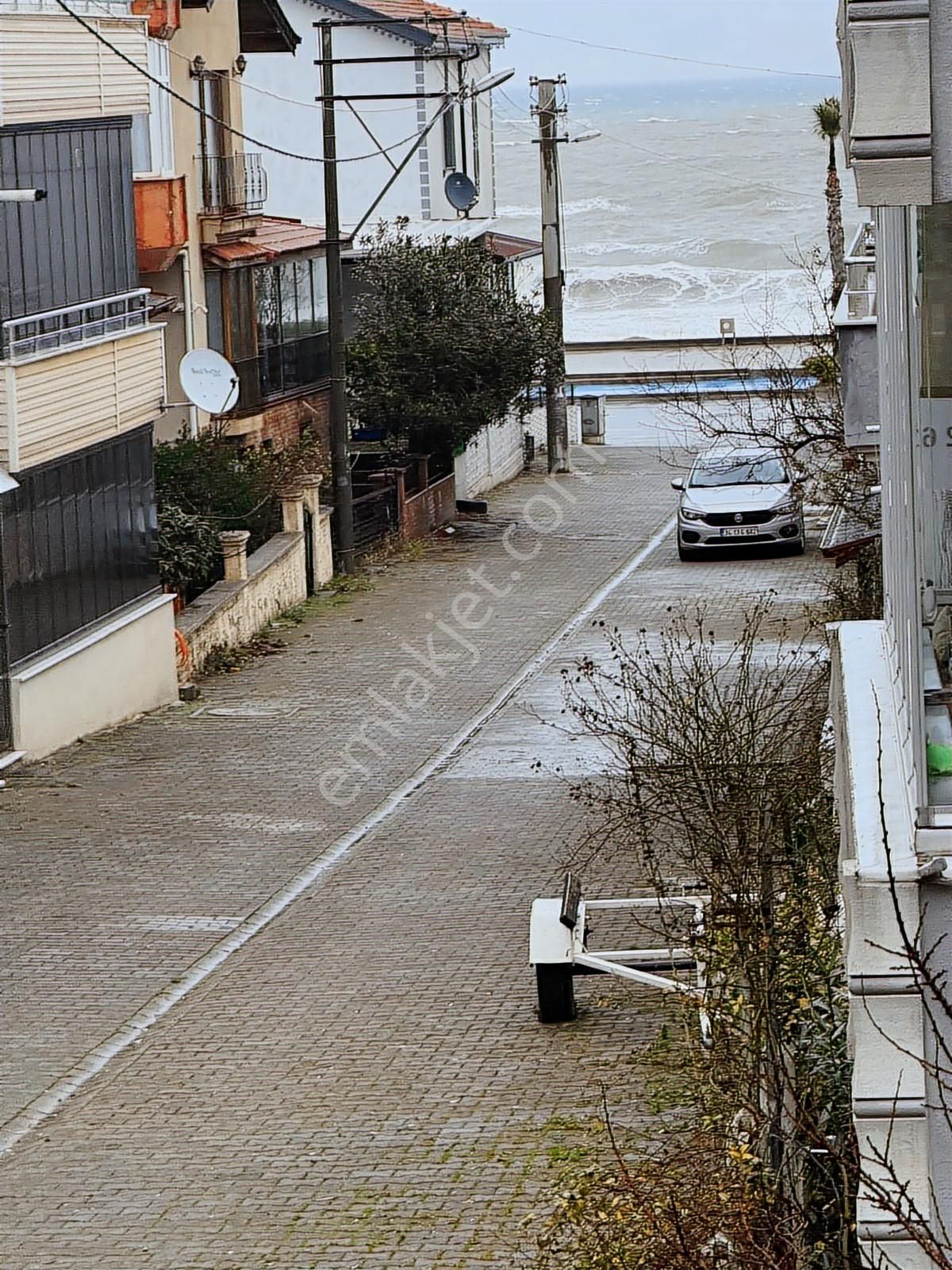 Akkumda Denizgören Ara Kat Dairemiz Kompi Petek Cam Balkonlu