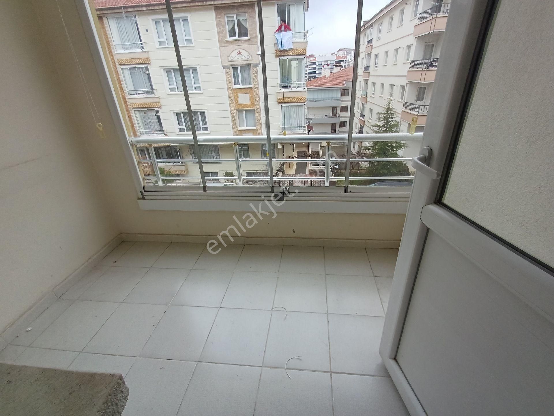 Kalekışladan Cadde Yakını Asansörlü Yalıtımlı Satılık 3+1 Daire - Görsel 11