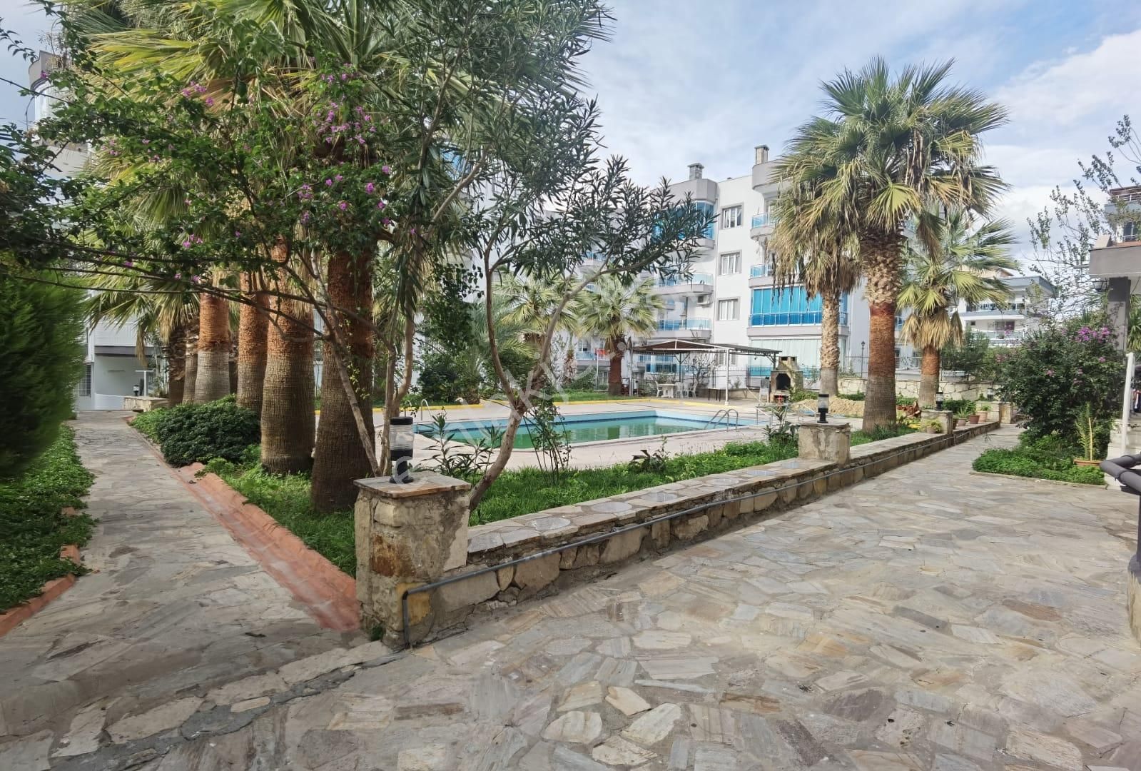 Ege Mahallesinde Doğalgazlı Havuzlu Sitede 3+1 Daire - Görsel 2