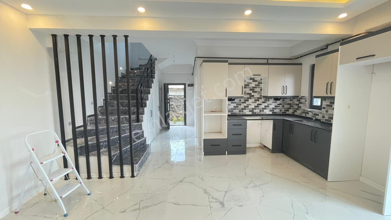 Denize 500 Metre Mesafede Ultra Lüks Hauzlu Villamız - Görsel 16