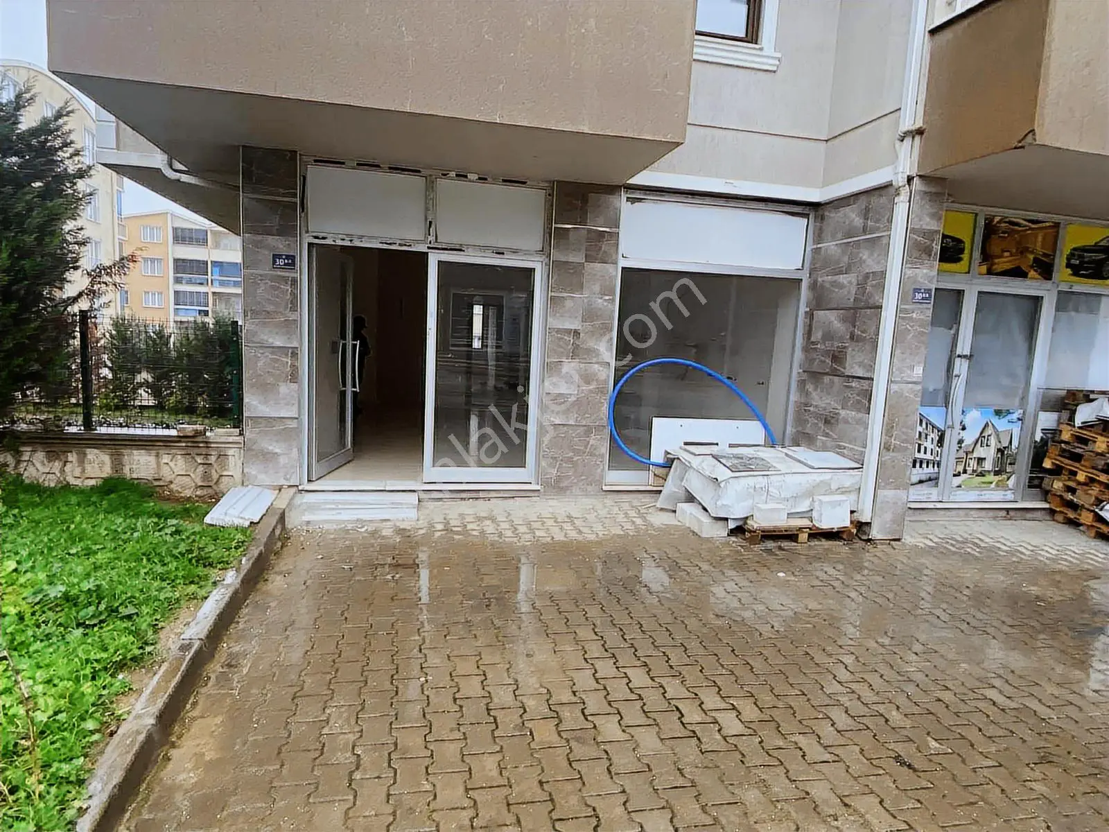 Çalı Gümüşlük'de Cadde Üzeri Önü Açık Kiralık 70 M2 Dükkan... - Görsel 17