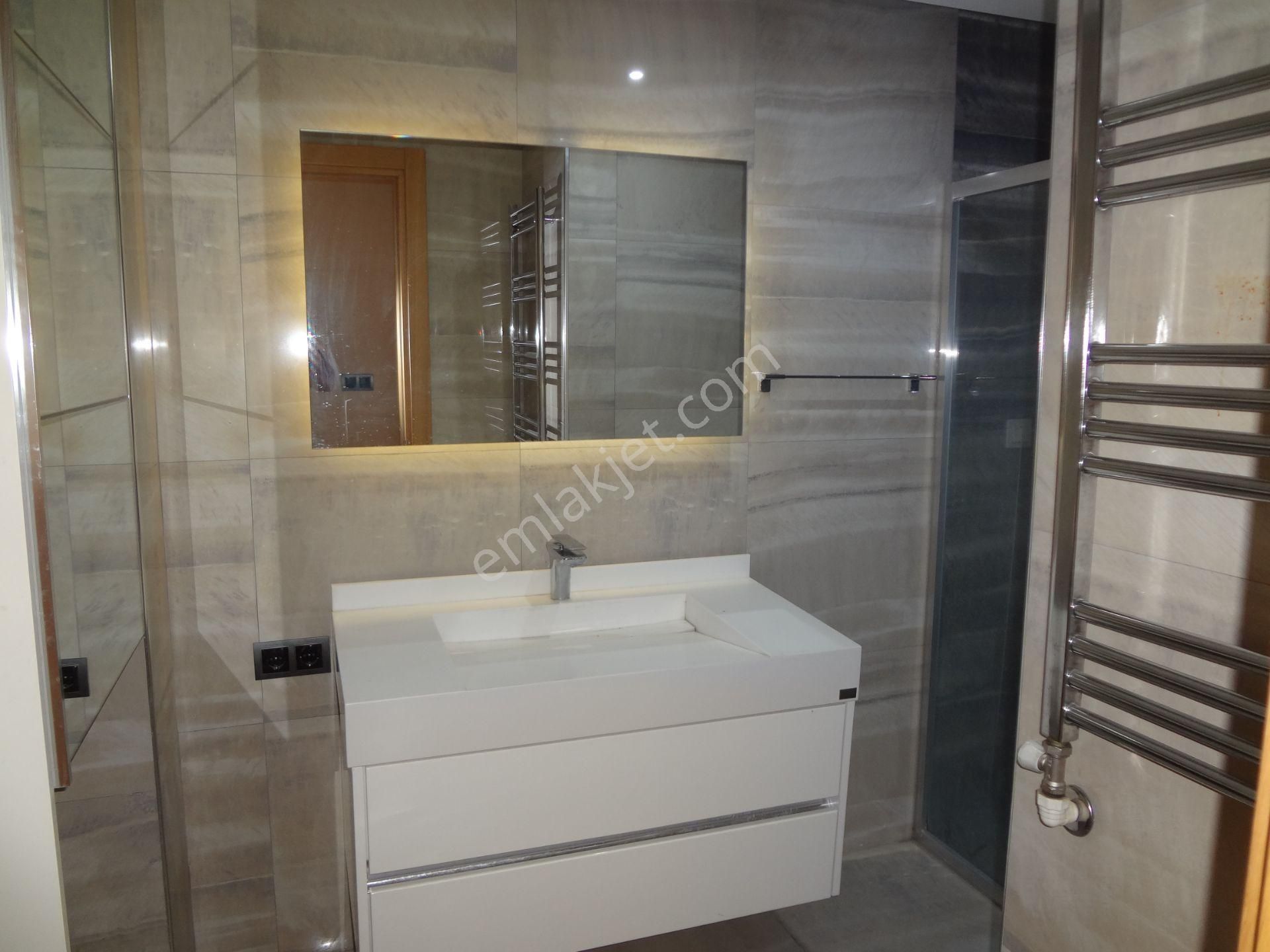 Bayraklı Körfez Mah. Velana Evlerde Kiralık 2+1 Daire Kanıt Emla - Görsel 31