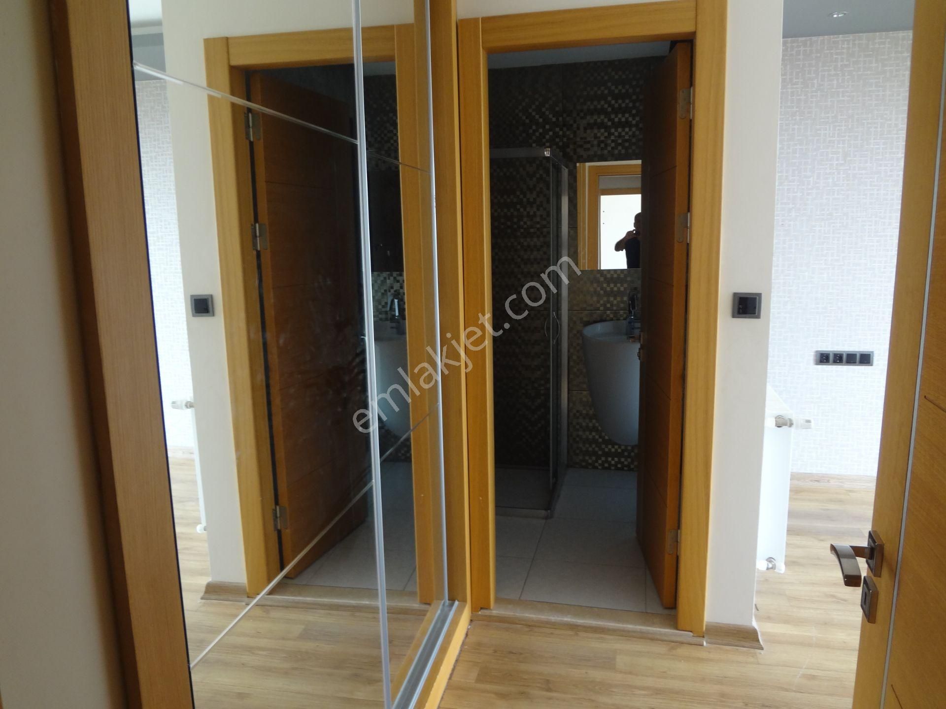 Bayraklı Körfez Mah. Velana Evlerde Kiralık 2+1 Daire Kanıt Emla - Görsel 28