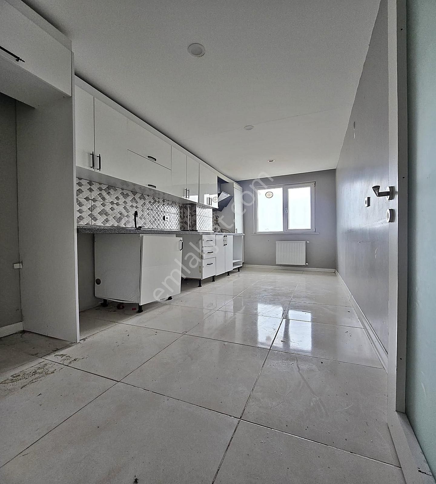 Beylikdüzü Yakuplu'da Aileye Uygun 2+1 Arakat Kiralık Daire !! - Görsel 3