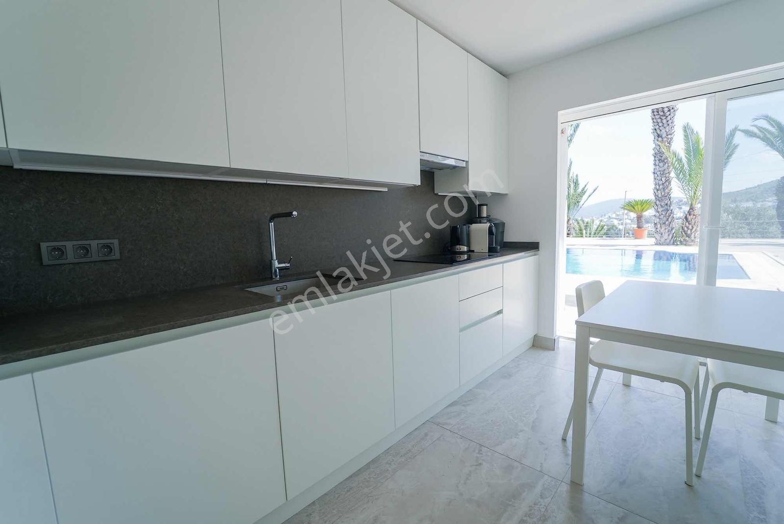 Türkbükü'nde Satılık Deniz Manzaralı Özel Havuzlu Villa - Görsel 14