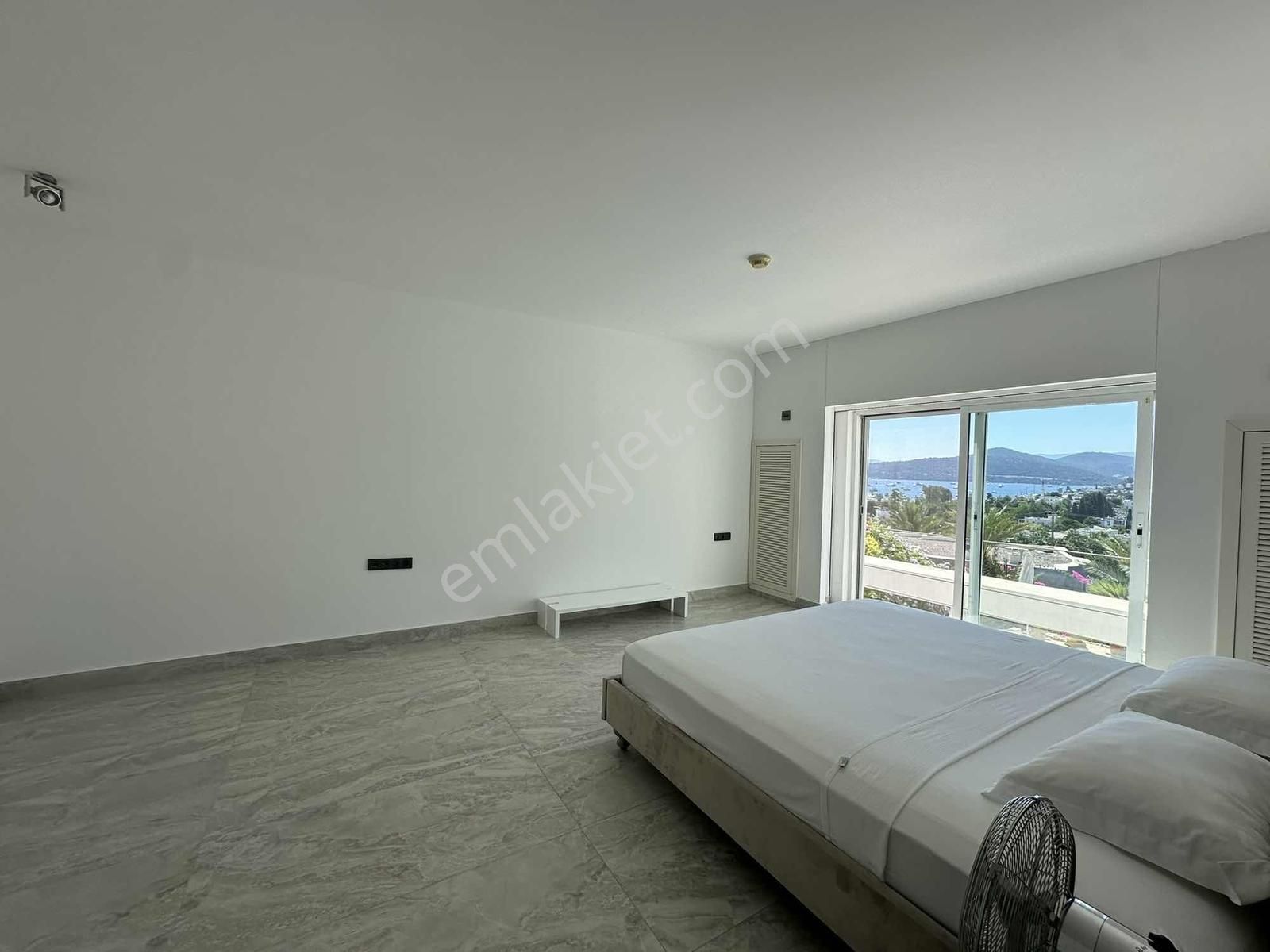 Türkbükü'nde Satılık Deniz Manzaralı Özel Havuzlu Villa - Görsel 2