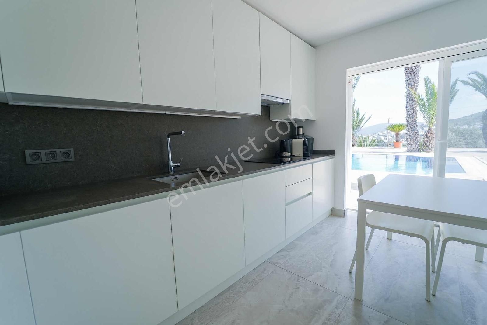 Türkbükü'nde Satılık Deniz Manzaralı Özel Havuzlu Villa - Görsel 14