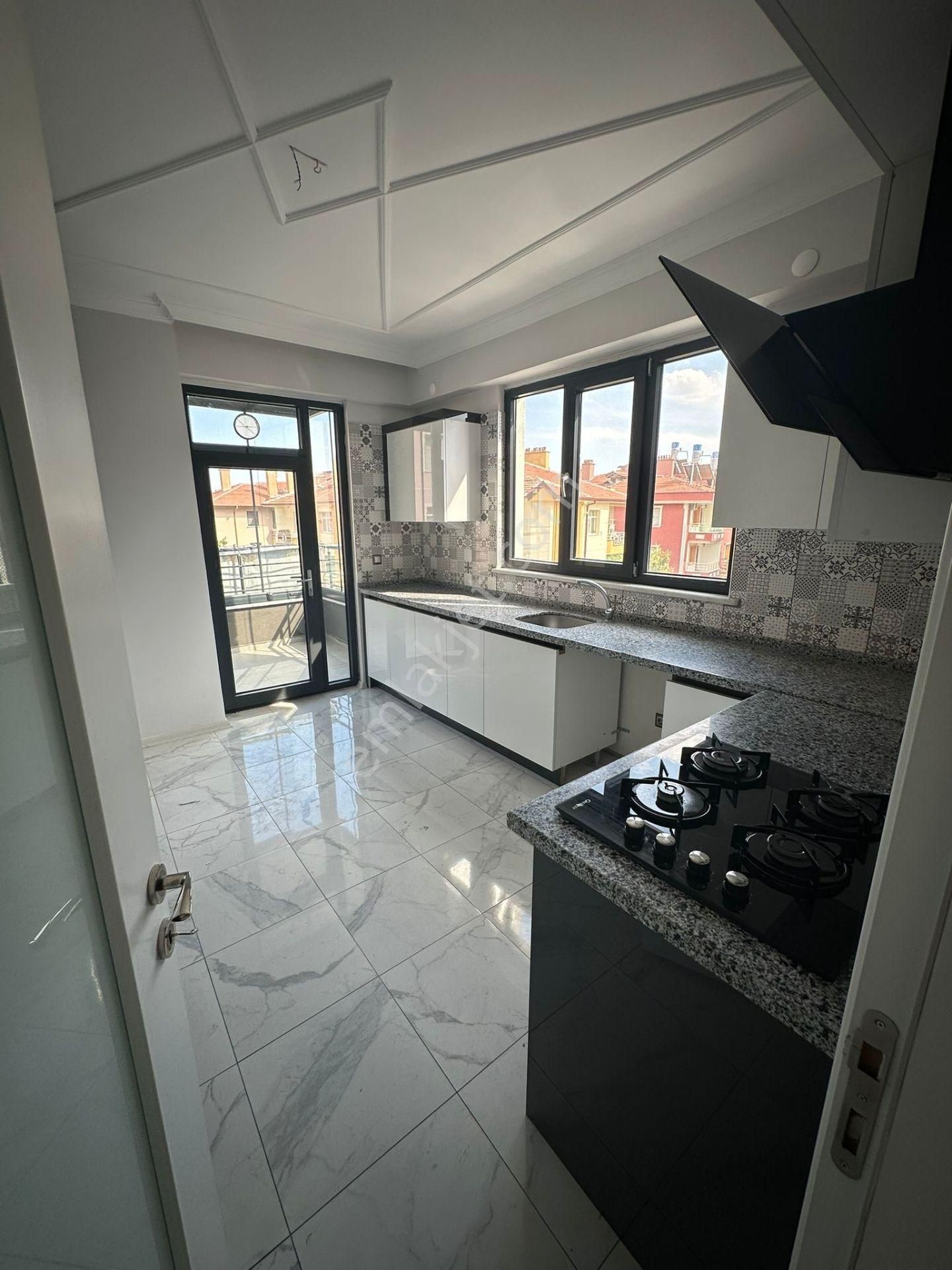 Meram Melikşah Mahallesinde 3+1 Arakat Lüx Kiralık Daire - Görsel 9