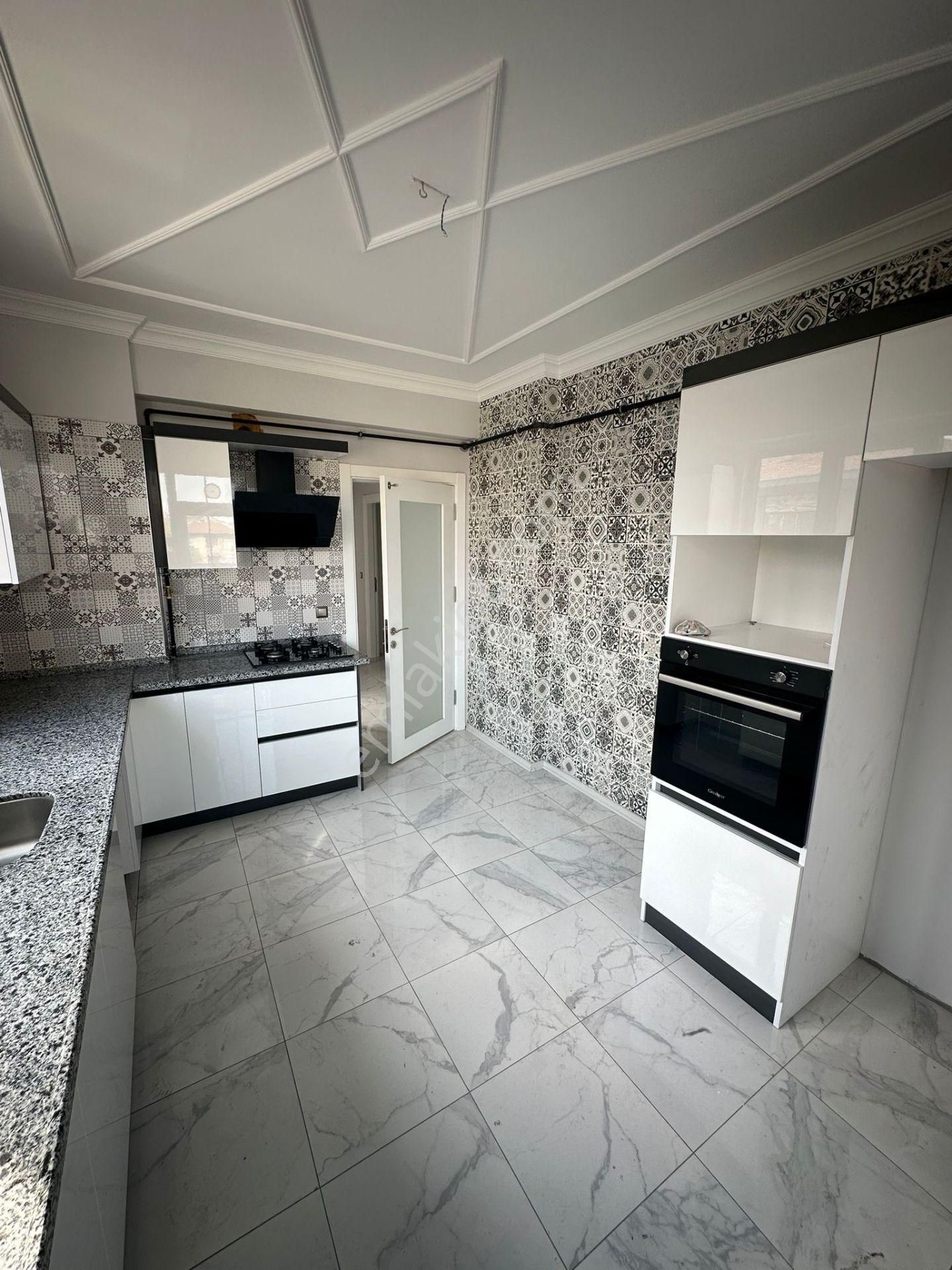 Meram Melikşah Mahallesinde 3+1 Arakat Lüx Kiralık Daire - Görsel 3