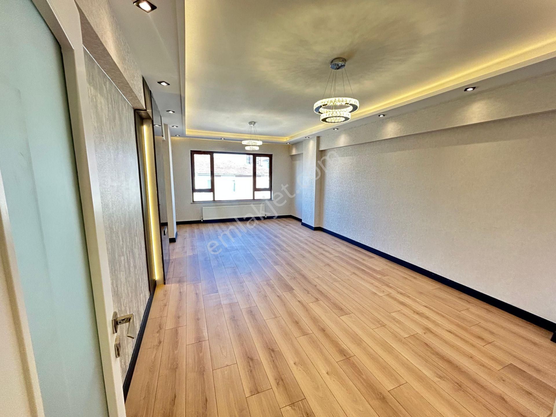 Taner'den Dikmen Karşıyaka Sok'ta 3+1 Çift Banyolu Süper Lüks Ön Cephe - Görsel 4