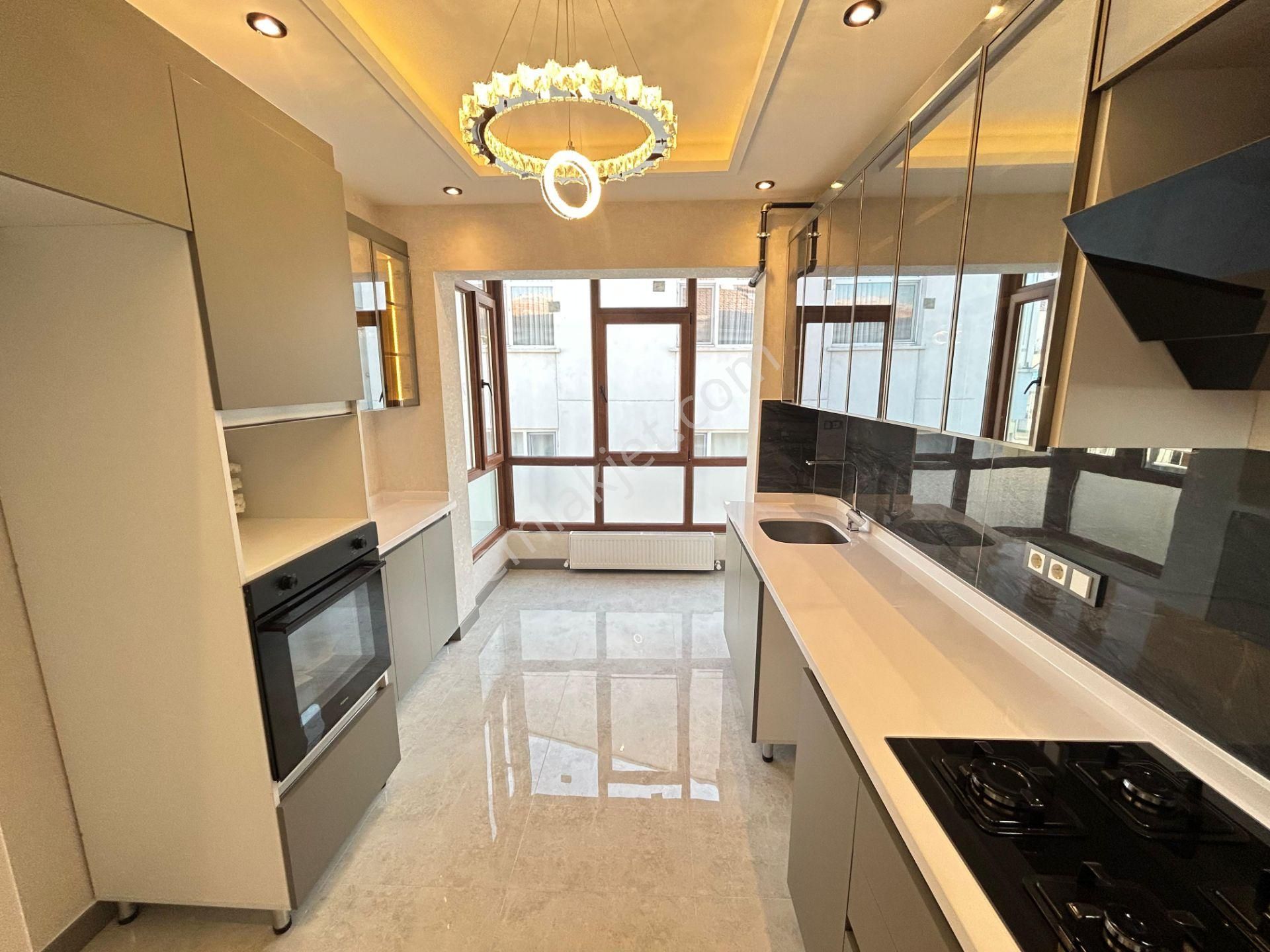 Taner'den Dikmen Karşıyaka Sok'ta 3+1 Çift Banyolu Süper Lüks Ön Cephe - Görsel 32