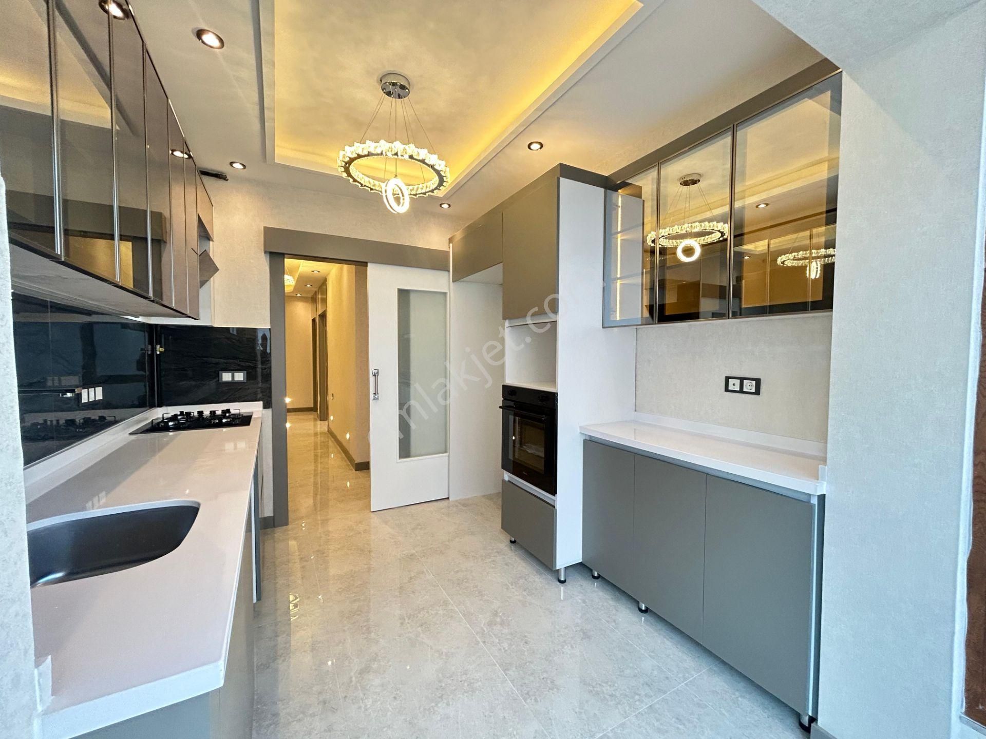 Taner'den Dikmen Karşıyaka Sok'ta 3+1 Çift Banyolu Süper Lüks Ön Cephe - Görsel 3