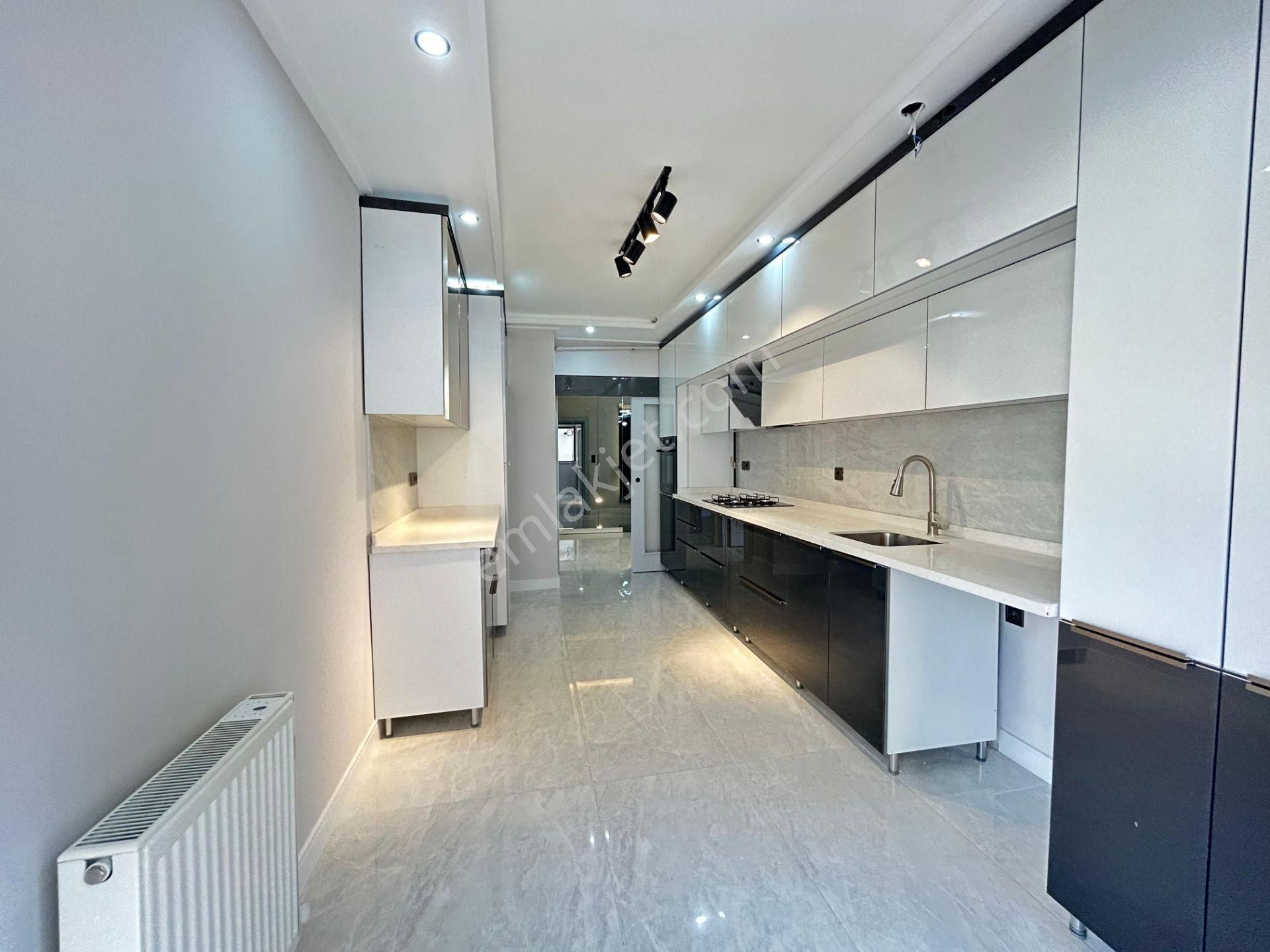 Taner'den İlker 1.inci Cadde'de Katta Ön Cephe Çift Banyolu Hamamlı Süper Lüks Daire - Görsel 21