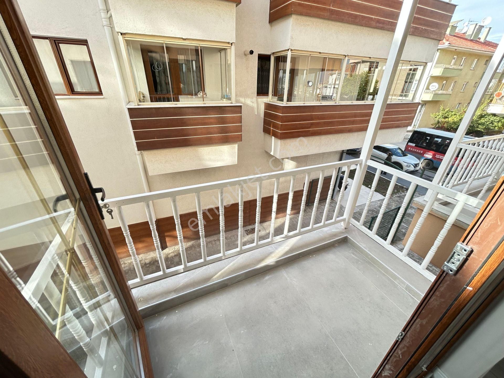 Taner'den İlker 1.inci Cadde'de Katta Ön Cephe Çift Banyolu Hamamlı Süper Lüks Daire - Görsel 24