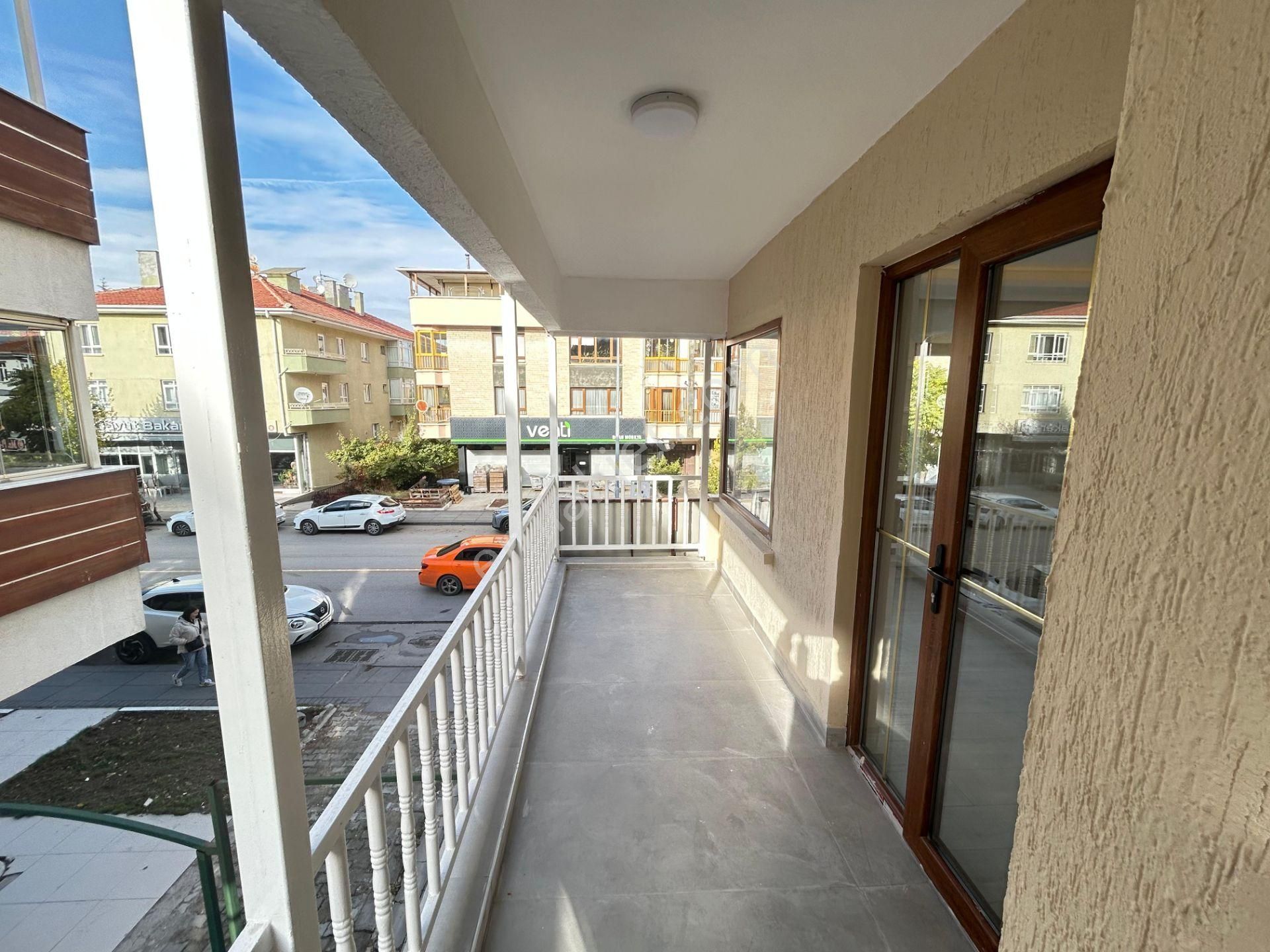 Taner'den İlker 1.inci Cadde'de Katta Ön Cephe Çift Banyolu Hamamlı Süper Lüks Daire - Görsel 7