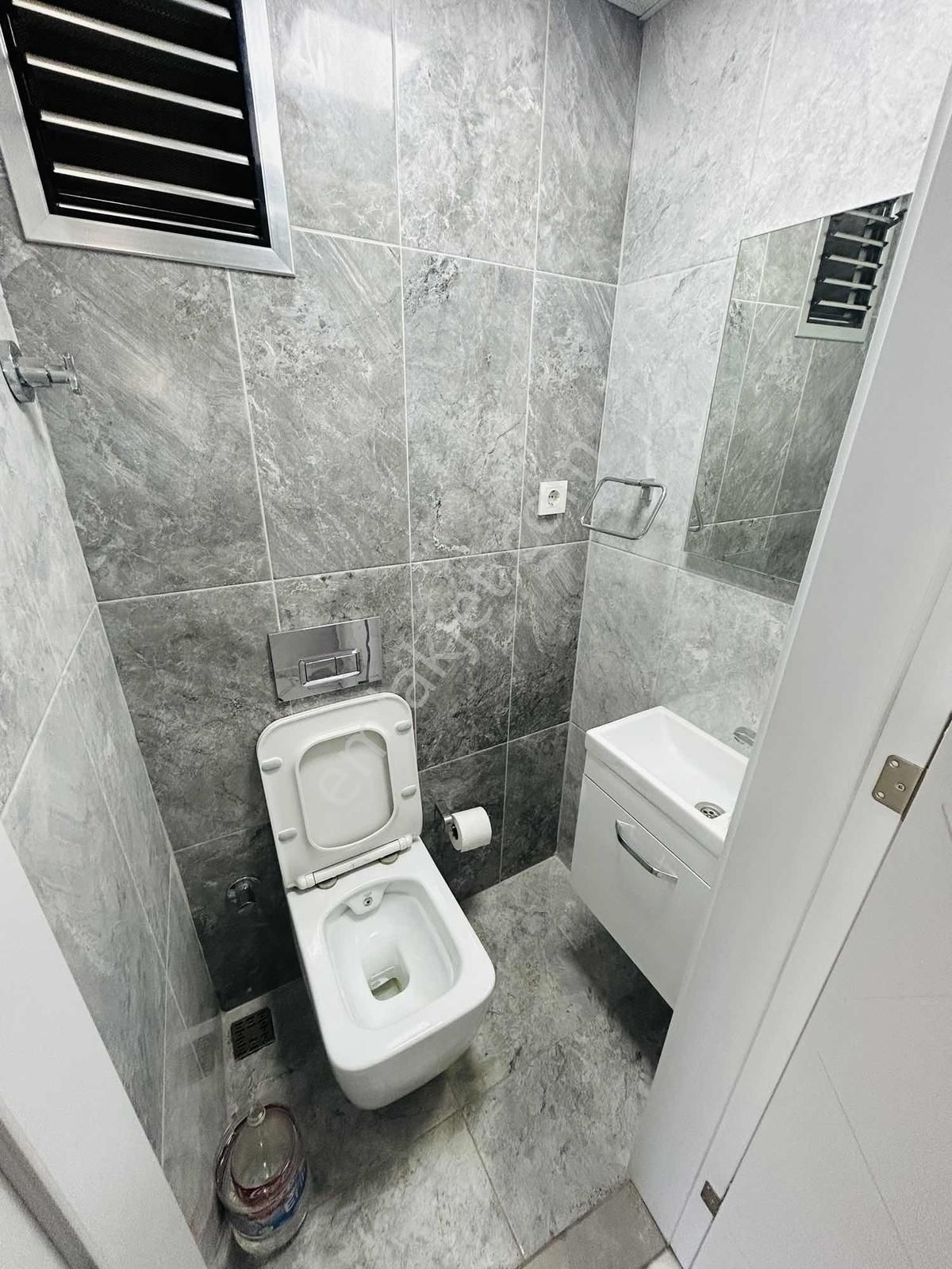 Bayraklı Tepekulede Site İçi Asansörlü 3+1 Tadilatlı Kiralık - Görsel 3