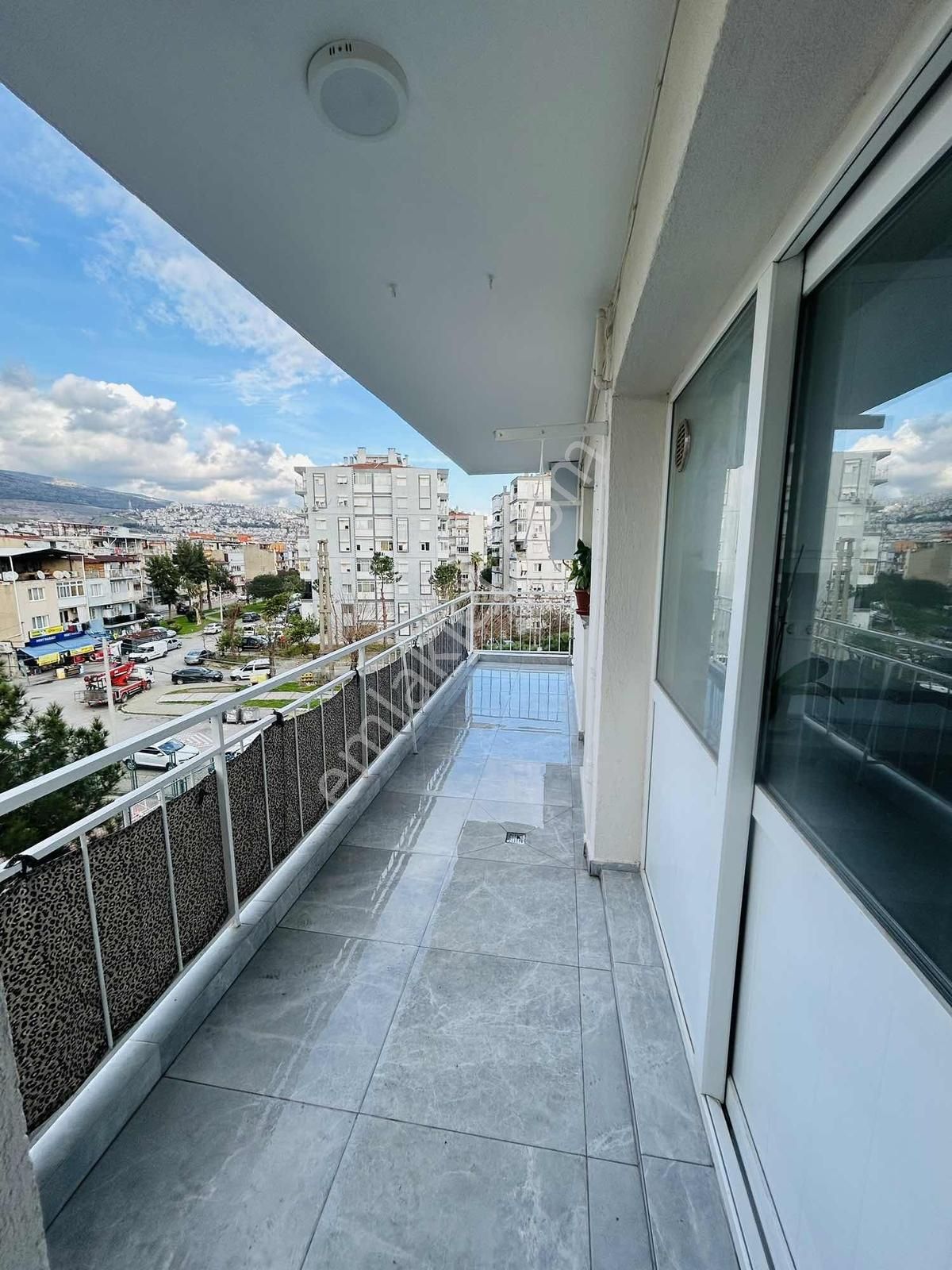 Bayraklı Tepekulede Site İçi Asansörlü 3+1 Tadilatlı Kiralık - Görsel 7