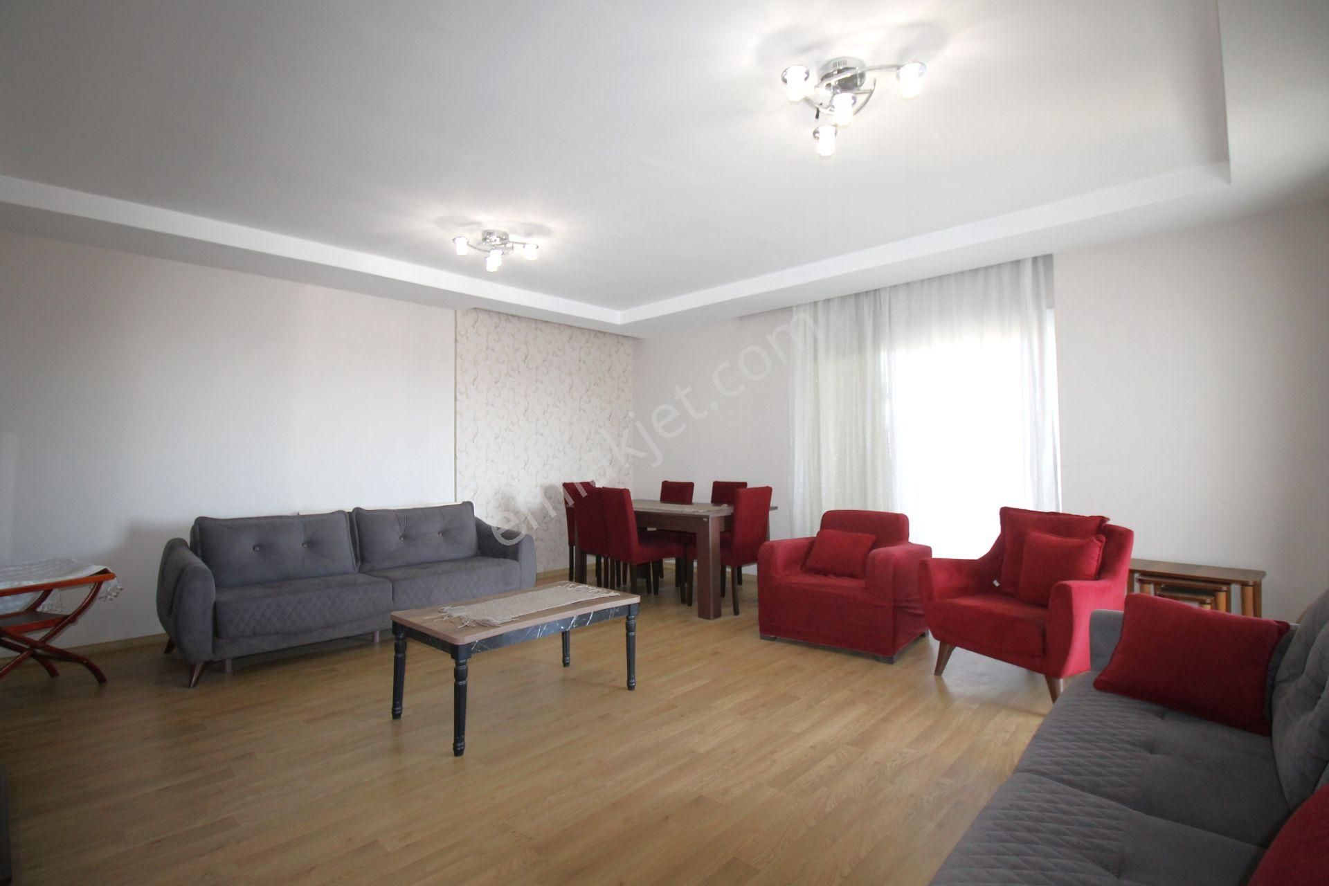 Retro’dan 50.yıl Mah’de Her Cephesinden Deniz Manzarası Olan Geniş 4+1