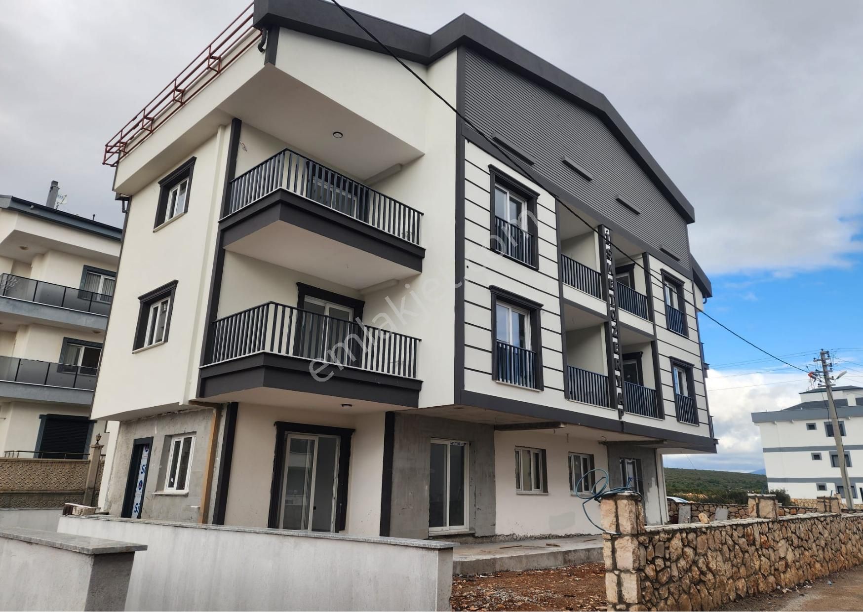 Cumhuriyet Mahallesi’nde | Asansörlü | Kapalı Otoparklı | Sıfır Lüks 2+1 Daire